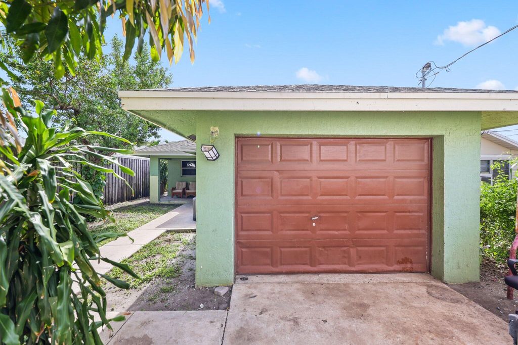 Photo of 215 S E Street, Lake Worth Beach, FL 33460 (MLS # R11167702)