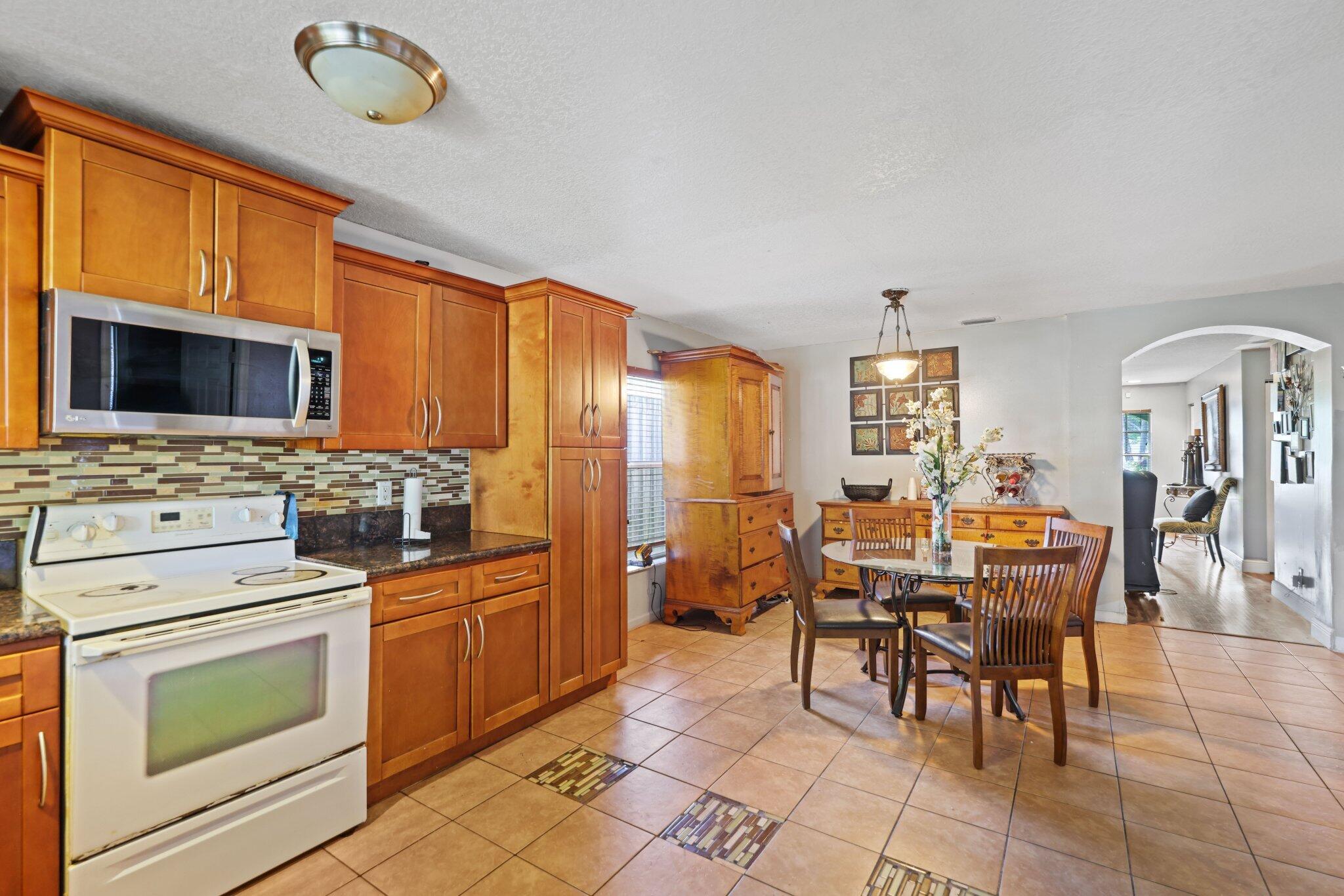 LAKE WORTH TOWN OF - Residential