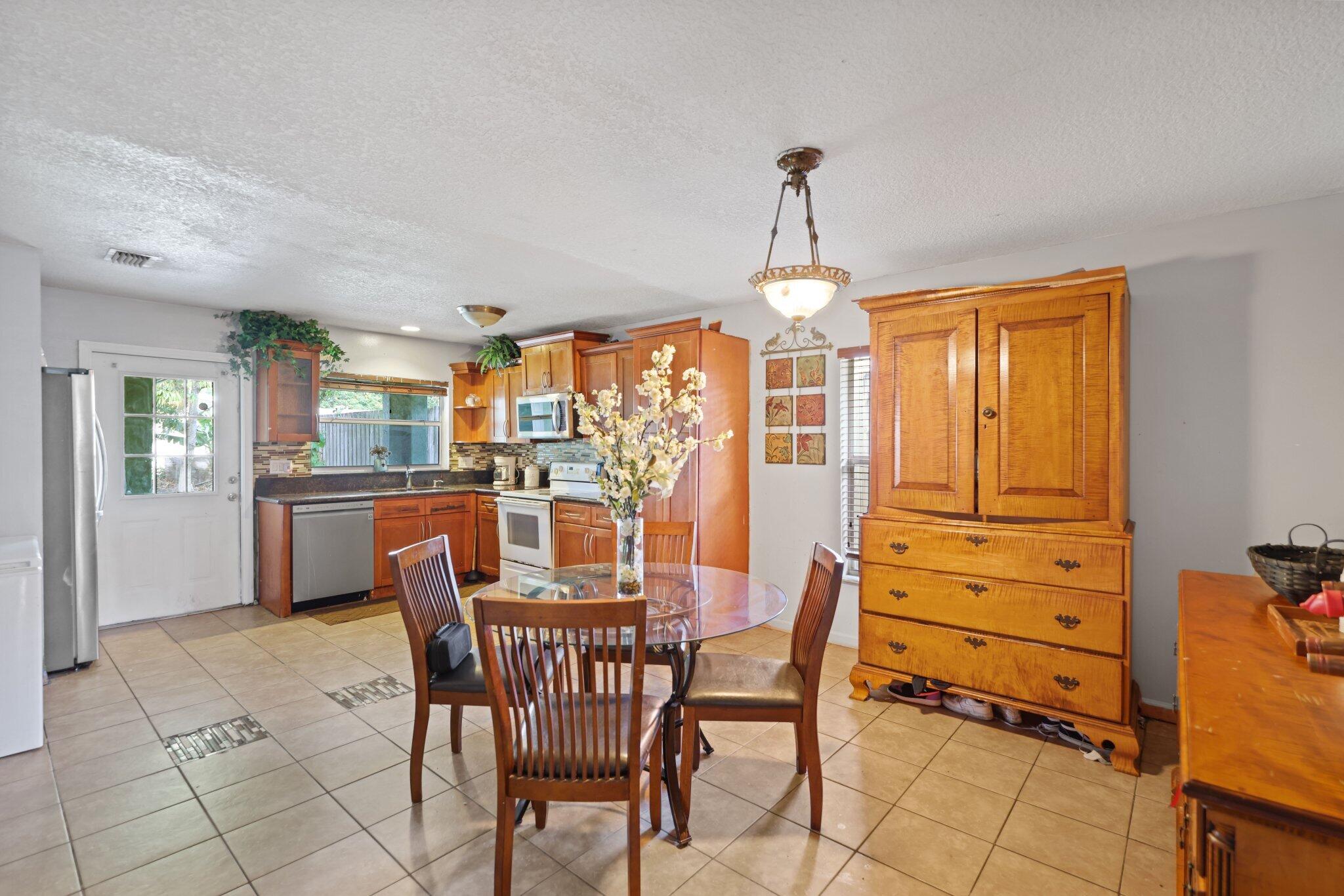 LAKE WORTH TOWN OF - Residential