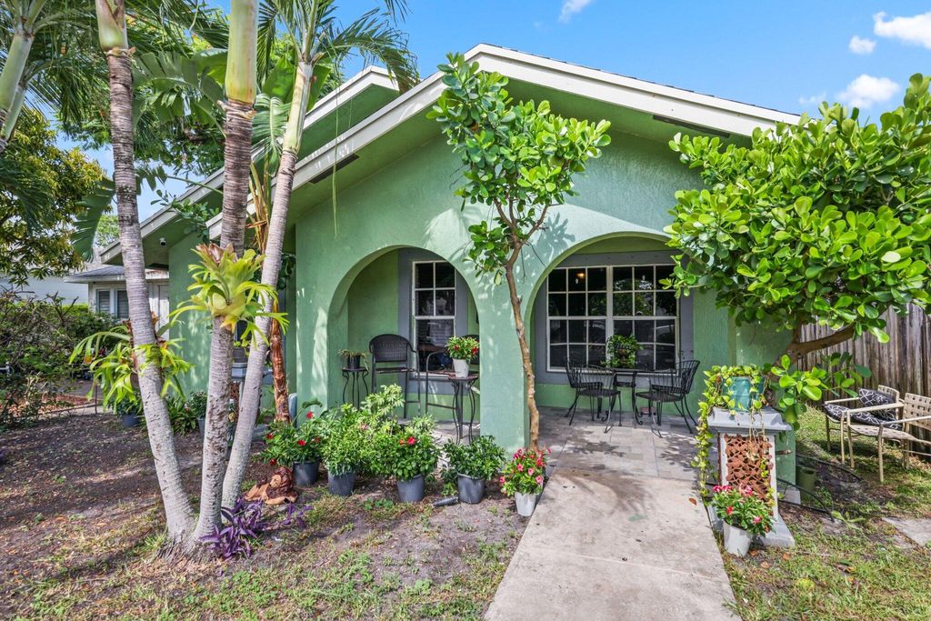 Photo of 215 S E Street, Lake Worth Beach, FL 33460 (MLS # R11167702)