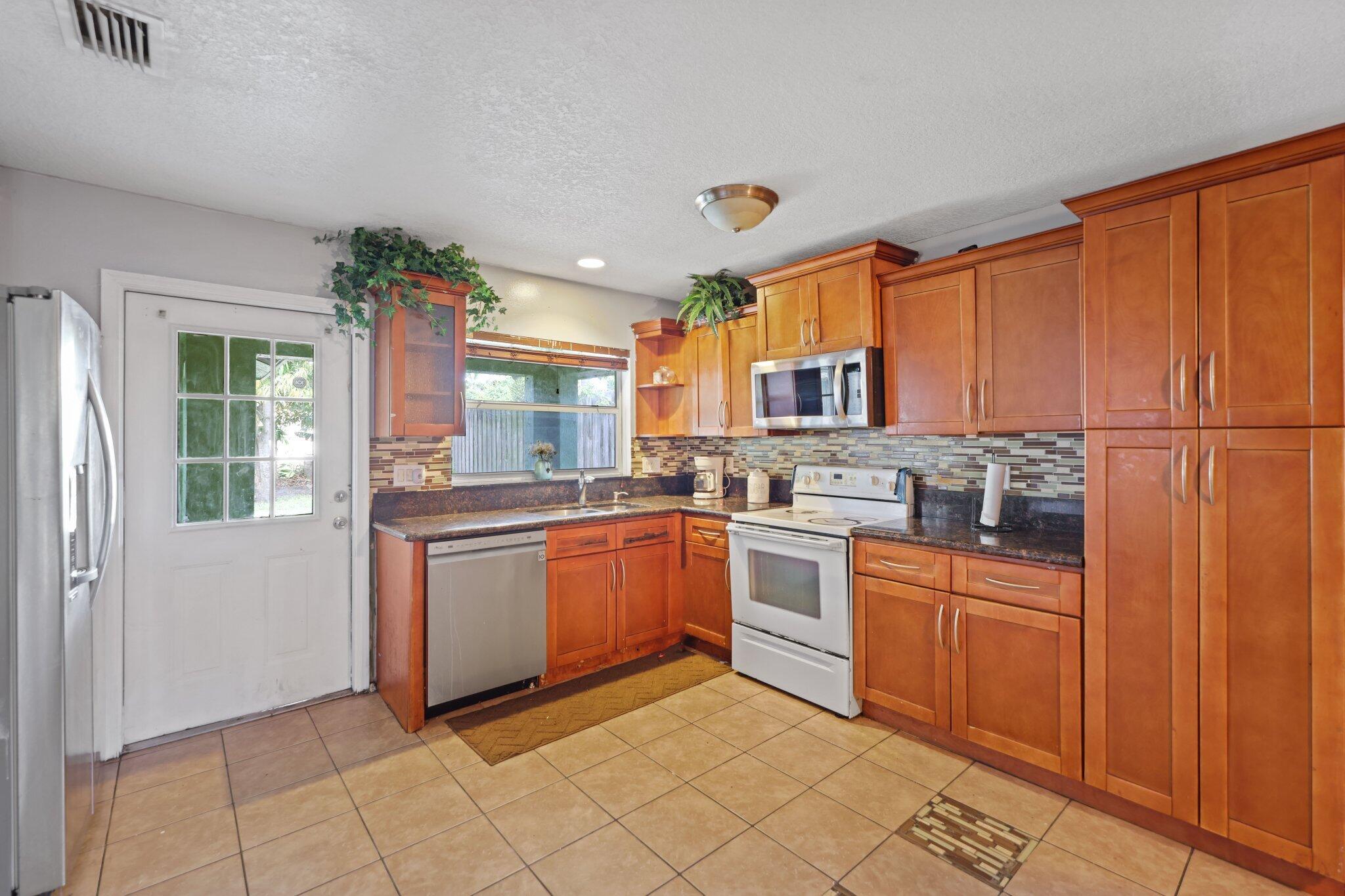 LAKE WORTH TOWN OF - Residential