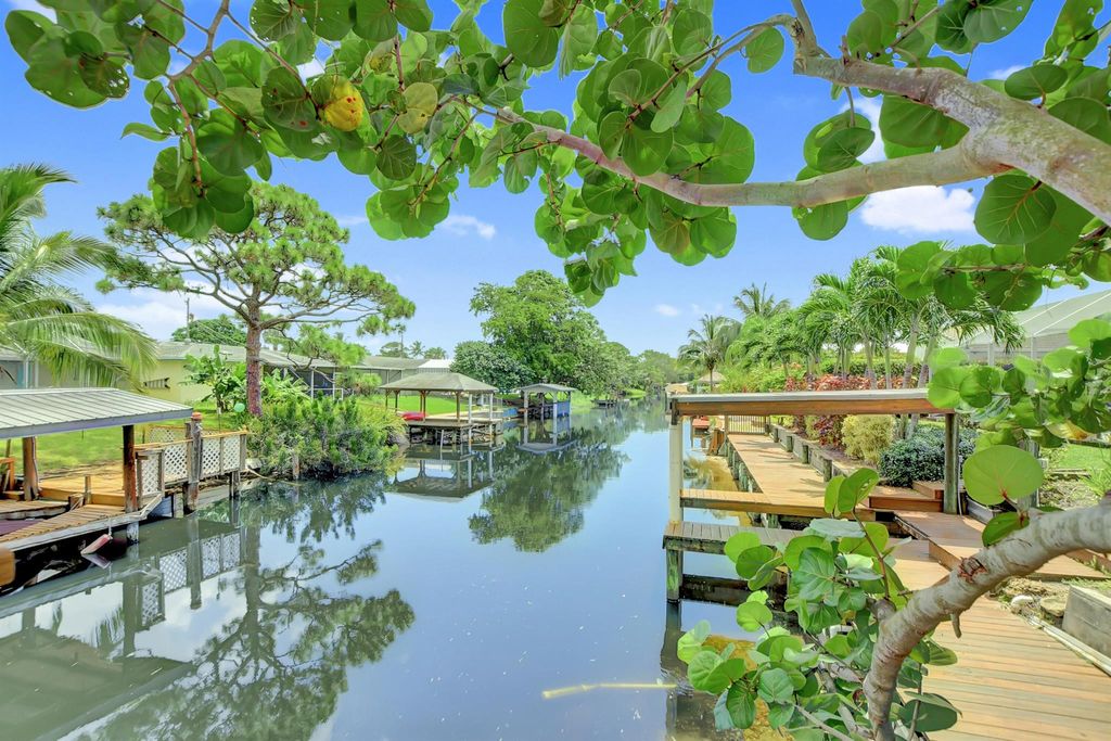 Photo of 1281 SW 27th Avenue, Boynton Beach, FL 33426 (MLS # R10904355)