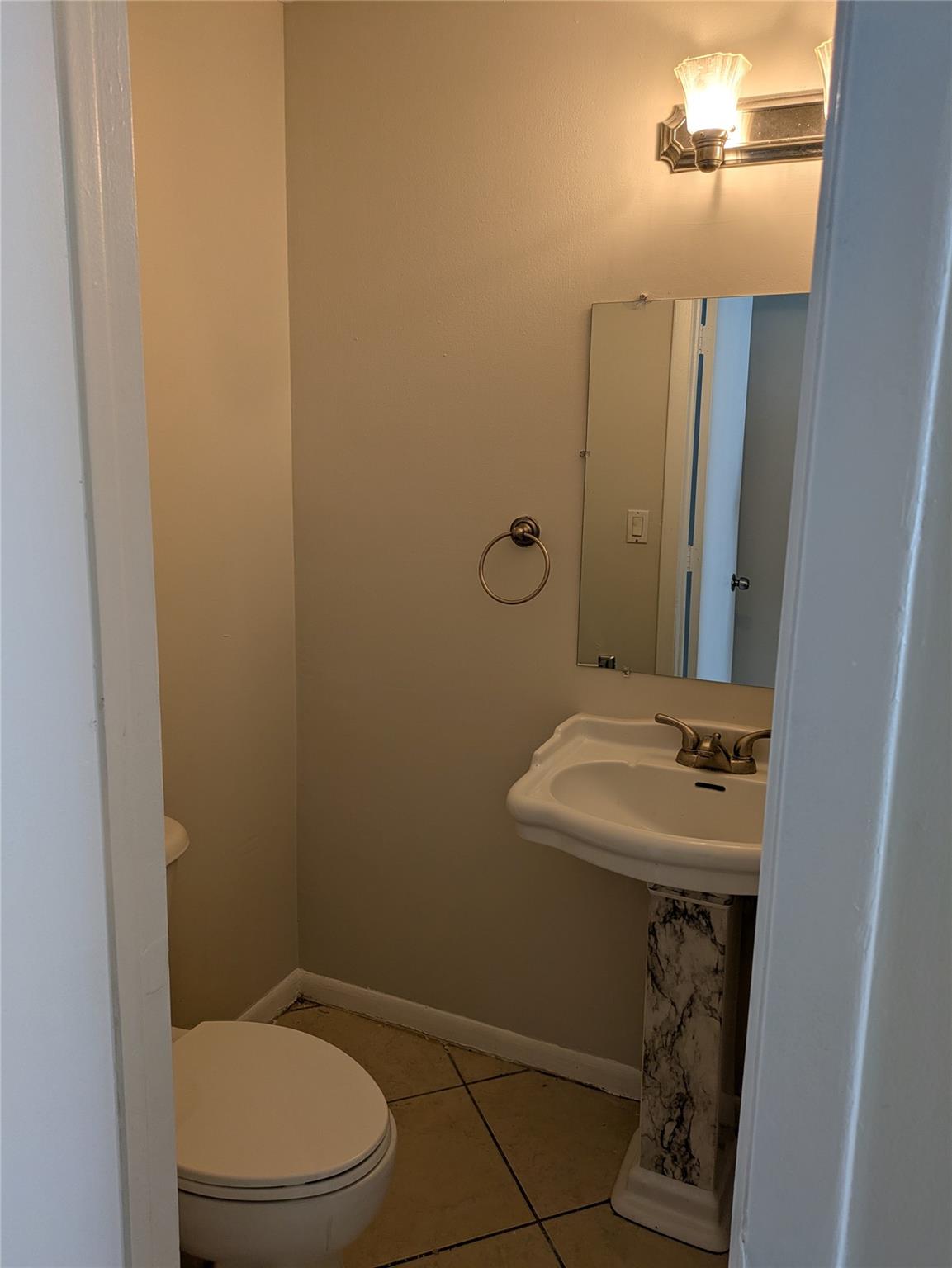 CORAL SPRINGS VILLAGE GRE - Residential Lease