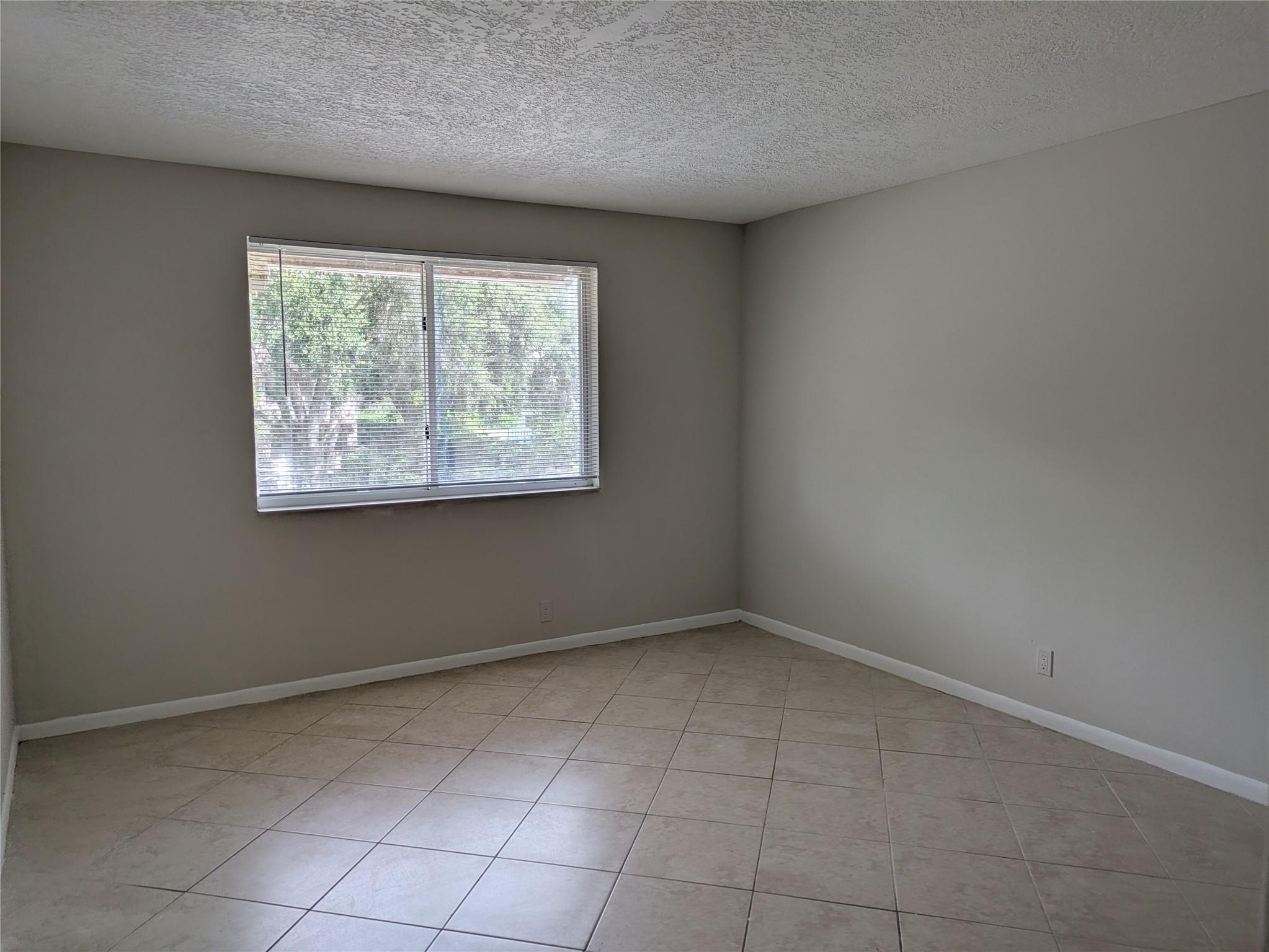 CORAL SPRINGS VILLAGE GRE - Residential Lease
