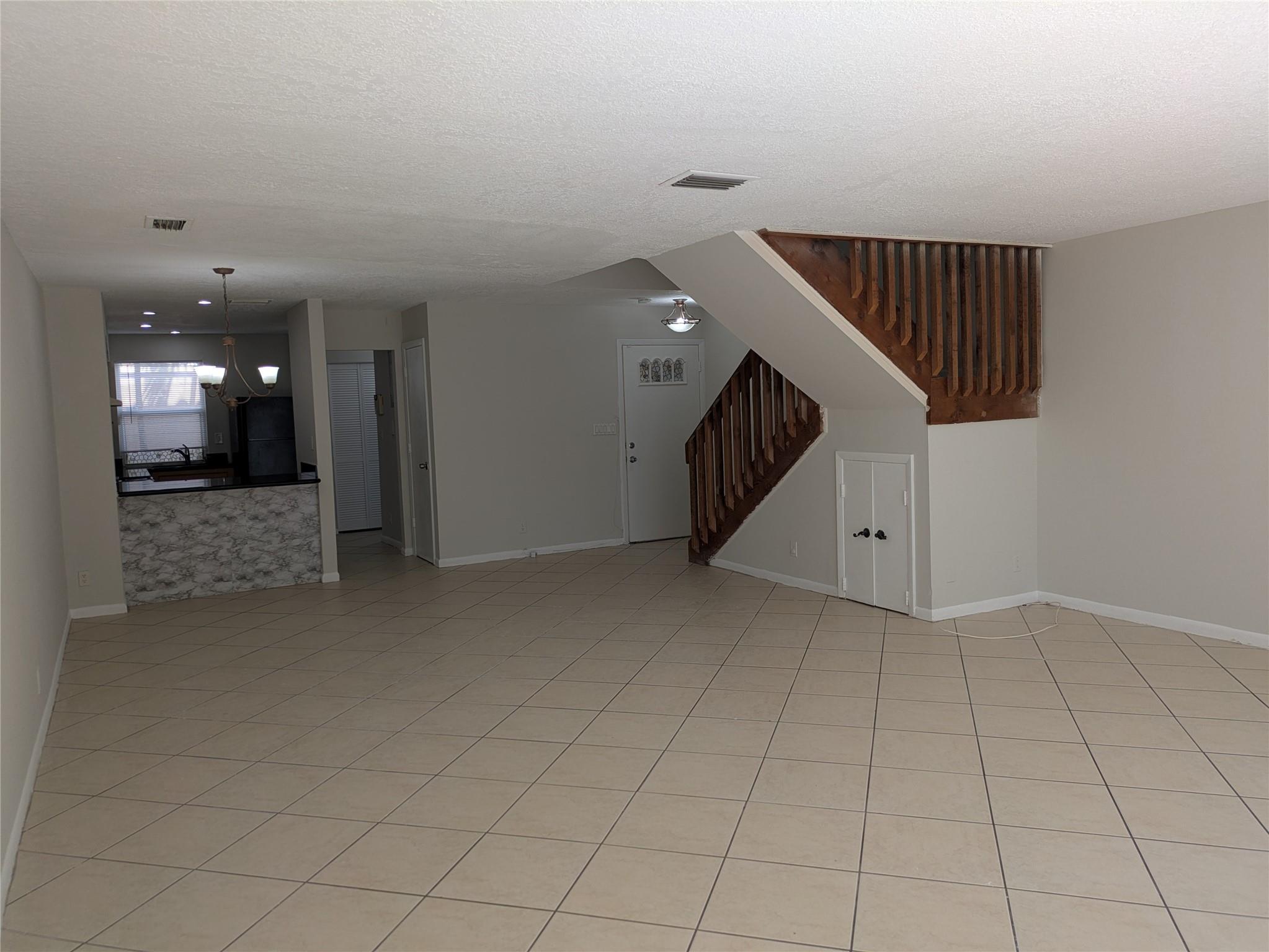 CORAL SPRINGS VILLAGE GRE - Residential Lease