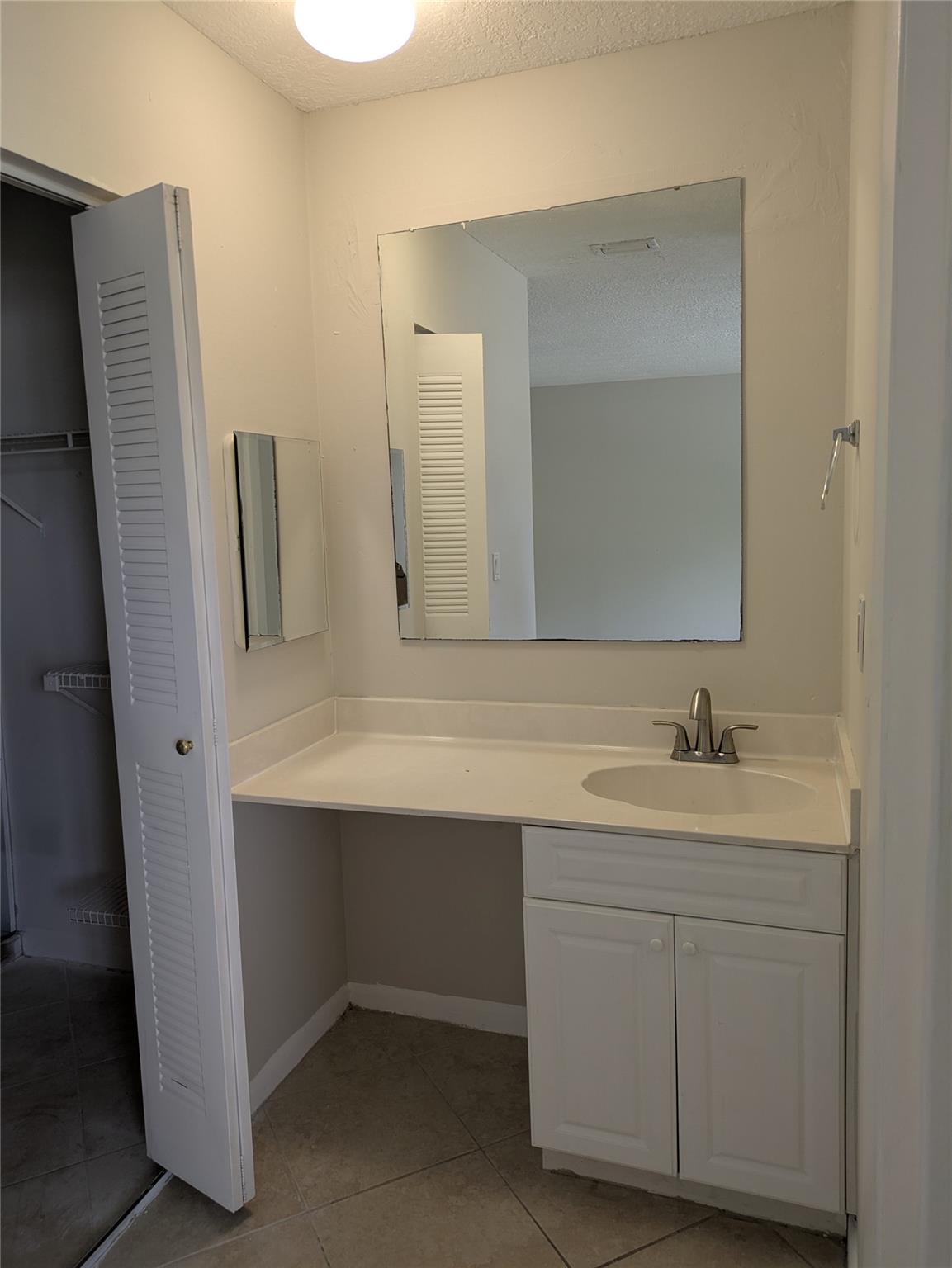 CORAL SPRINGS VILLAGE GRE - Residential Lease