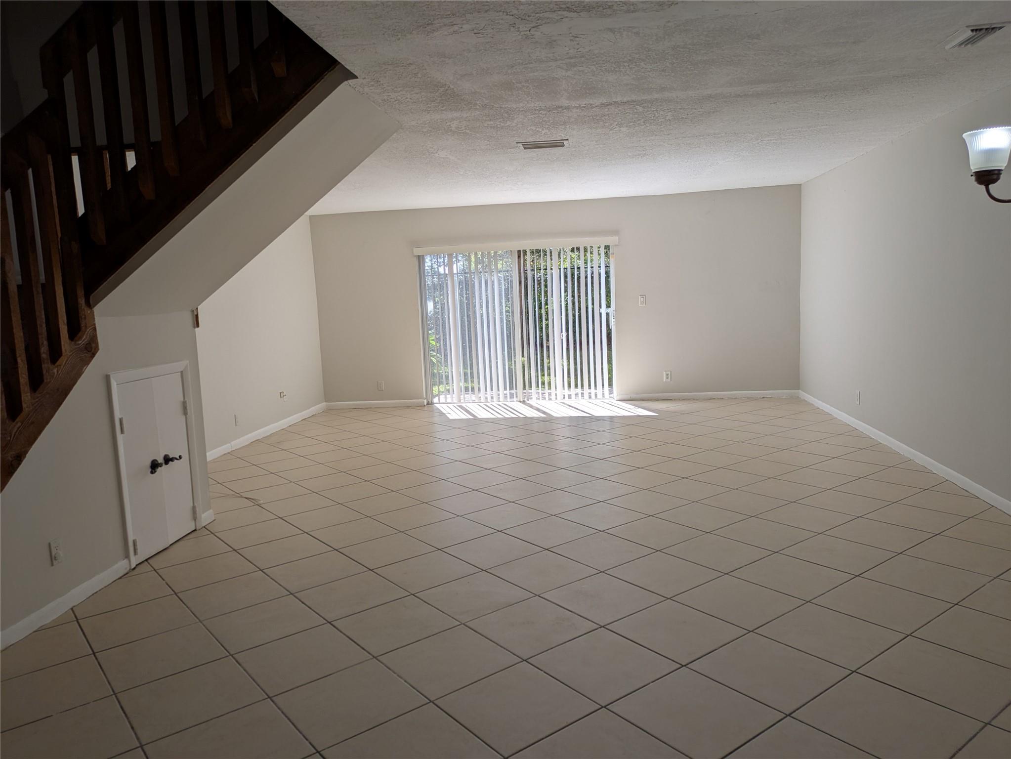 CORAL SPRINGS VILLAGE GRE - Residential Lease