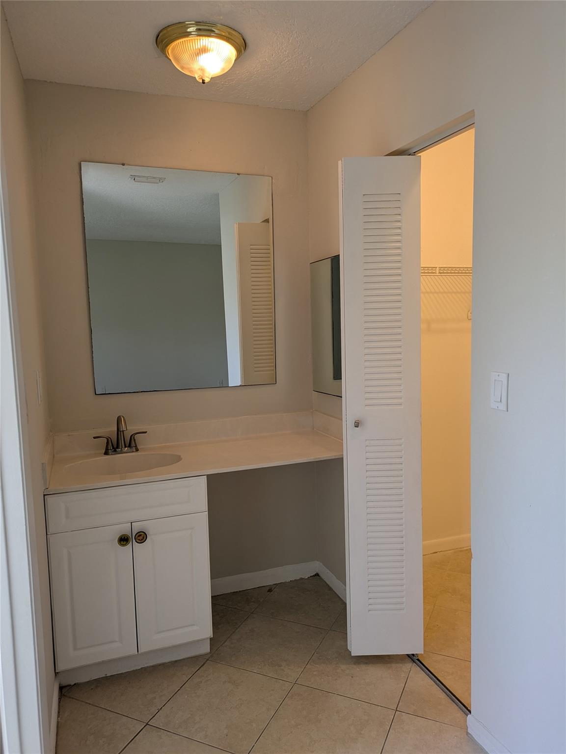 CORAL SPRINGS VILLAGE GRE - Residential Lease