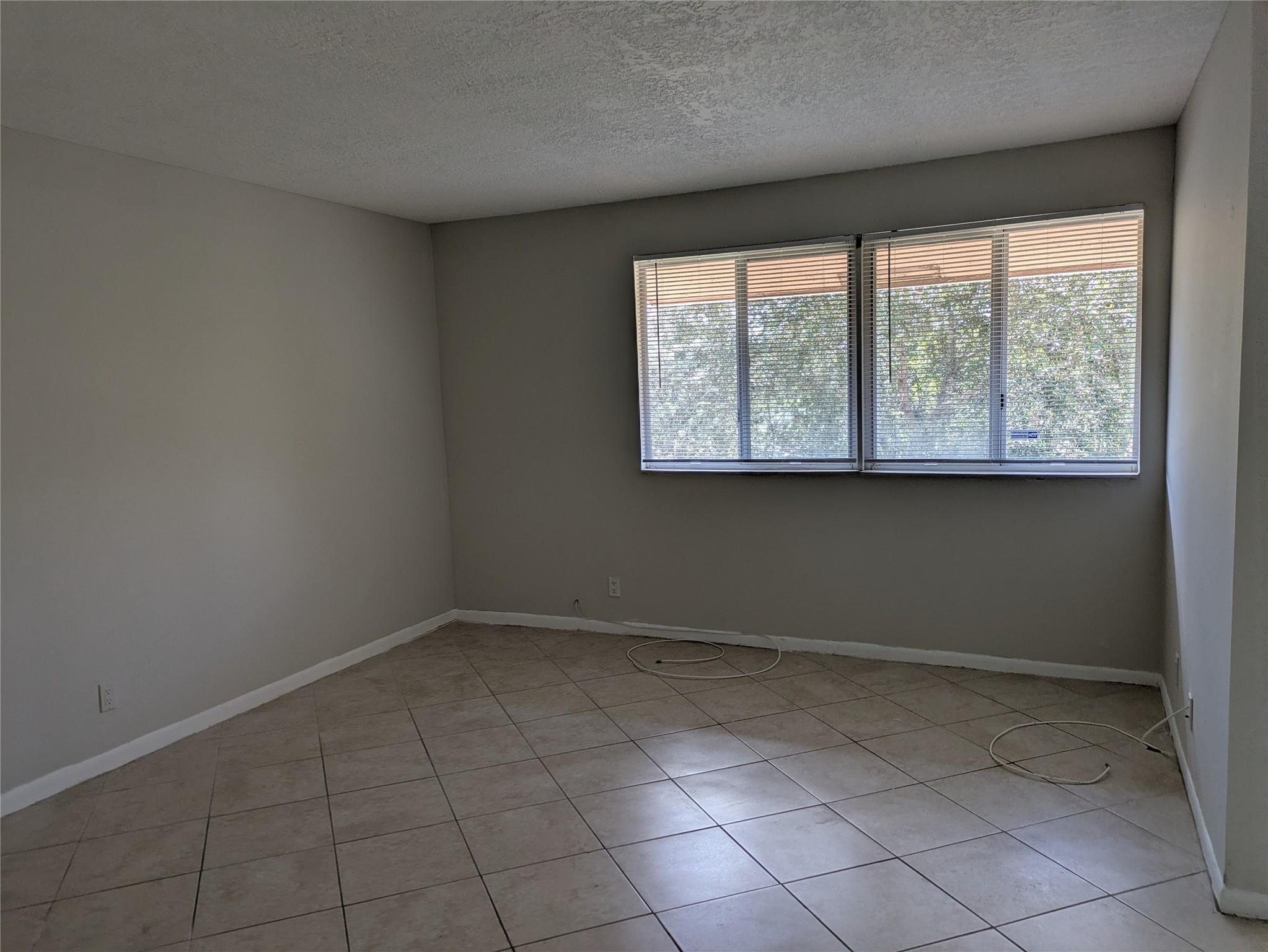 CORAL SPRINGS VILLAGE GRE - Residential Lease
