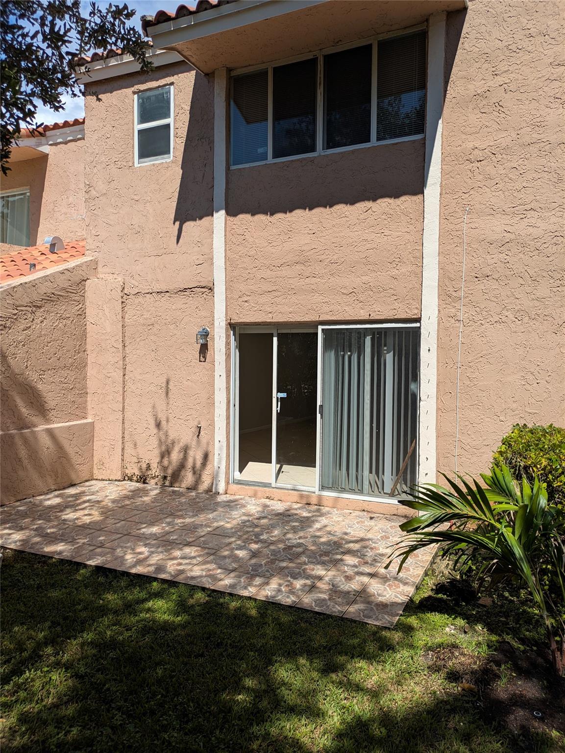 CORAL SPRINGS VILLAGE GRE - Residential Lease