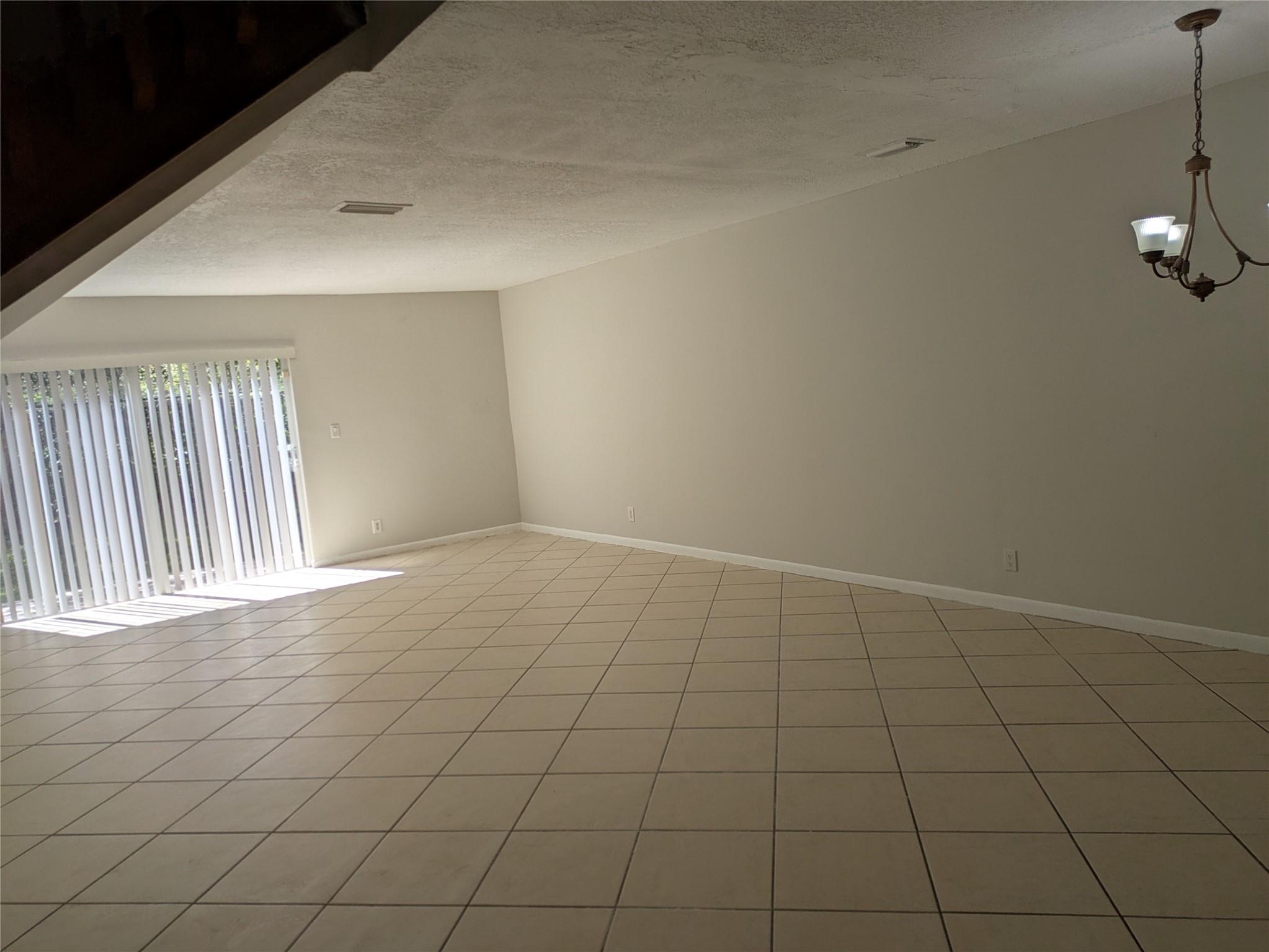 CORAL SPRINGS VILLAGE GRE - Residential Lease