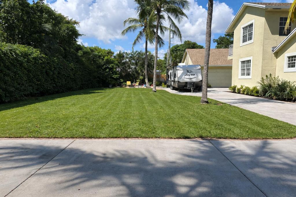 Photo of 613 N 5th Street, Lantana, FL 33462 (MLS # B26010007)