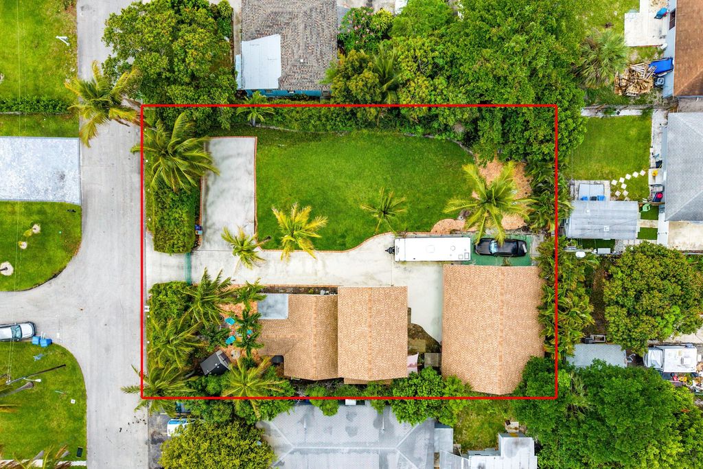 Photo of 613 N 5th Street, Lantana, FL 33462 (MLS # B26010007)
