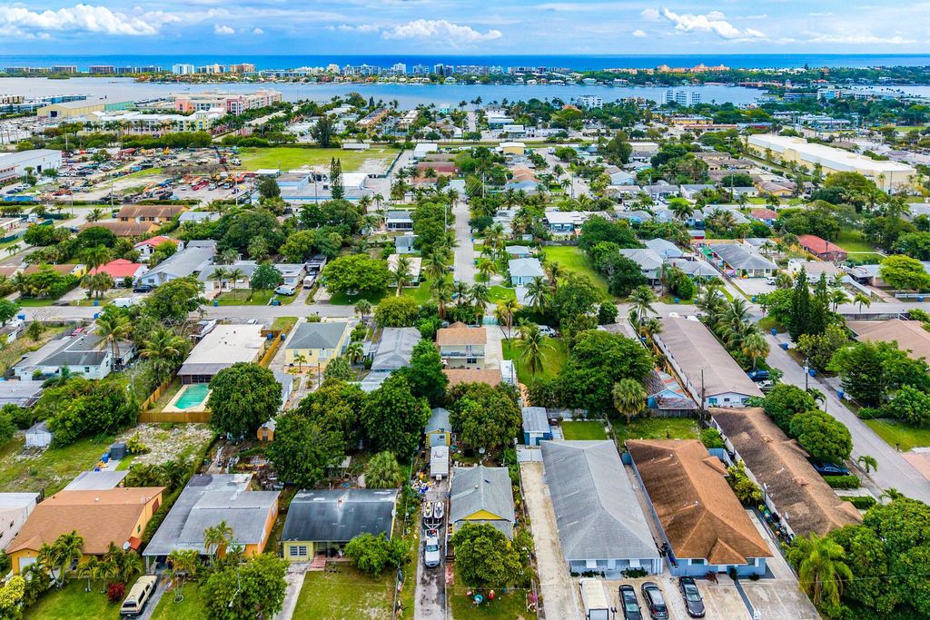 Photo of 613 N 5th Street, Lantana, FL 33462 (MLS # B26010007)