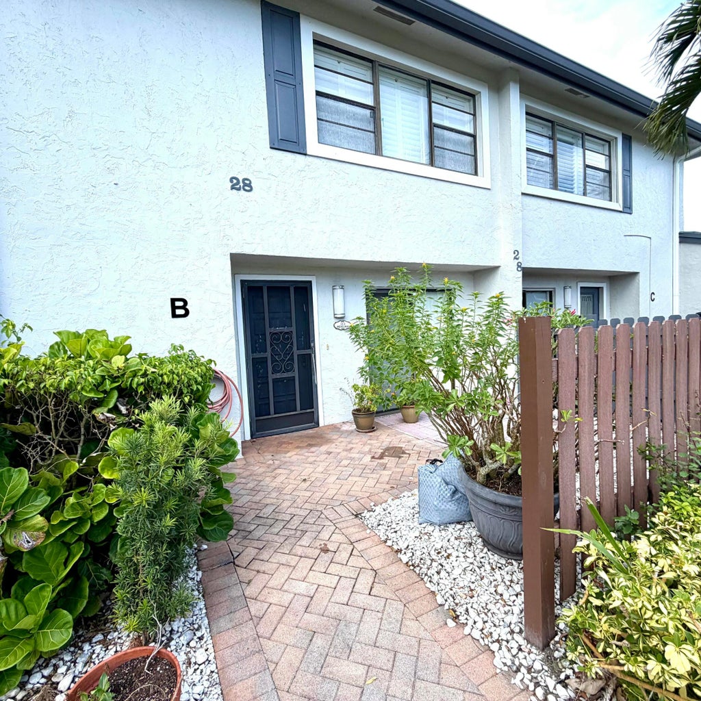 Photo of 28 SOUTHPORT Lane #B, Boynton Beach, FL 33436 (MLS # B26074108)