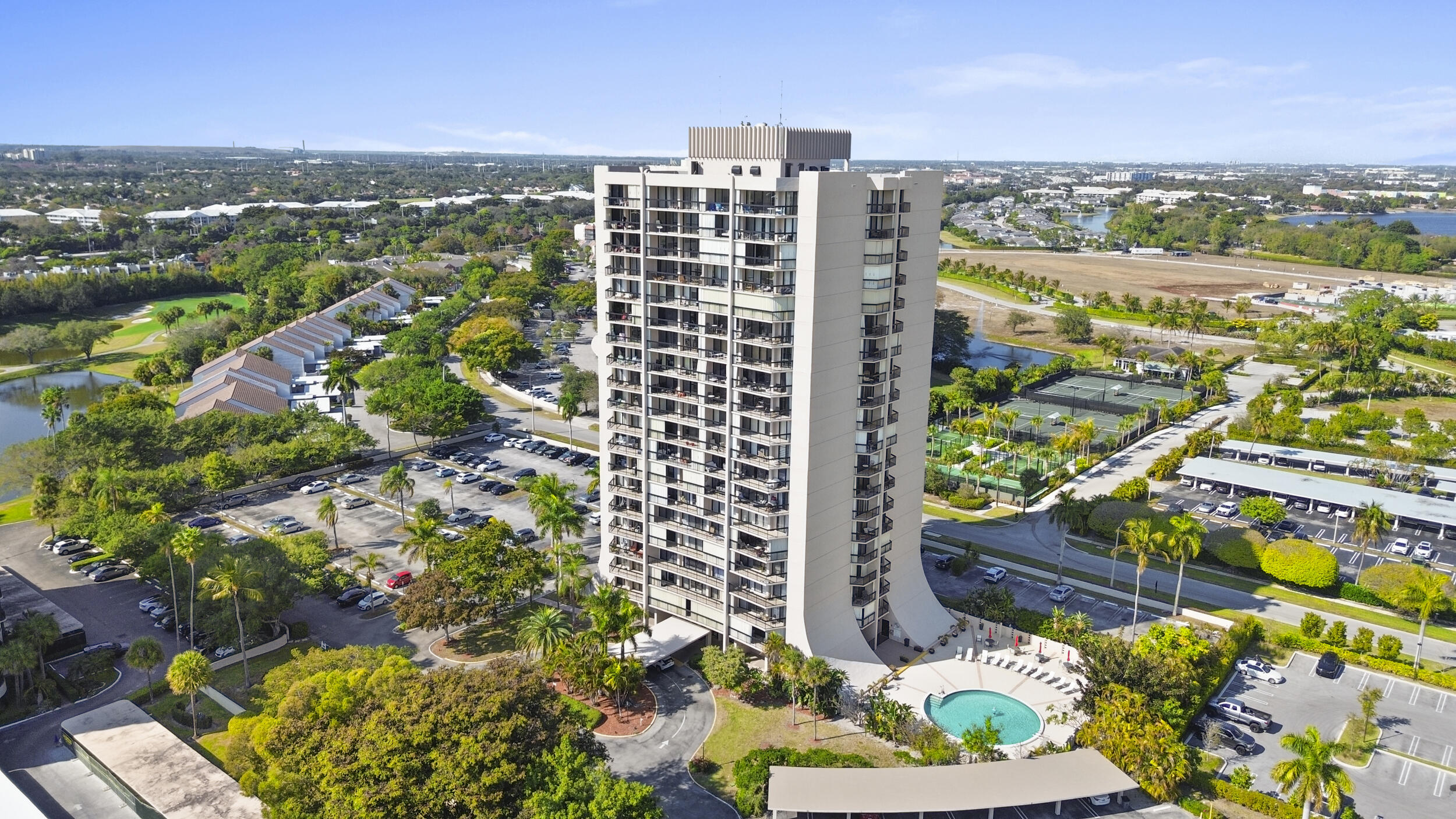 LANDS OF THE PRESIDENT CONDO 7 - Residential