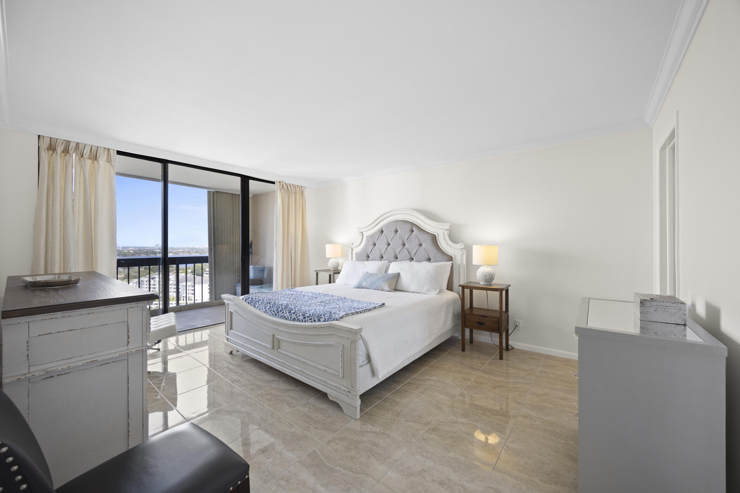 LANDS OF THE PRESIDENT CONDO 7 - Residential