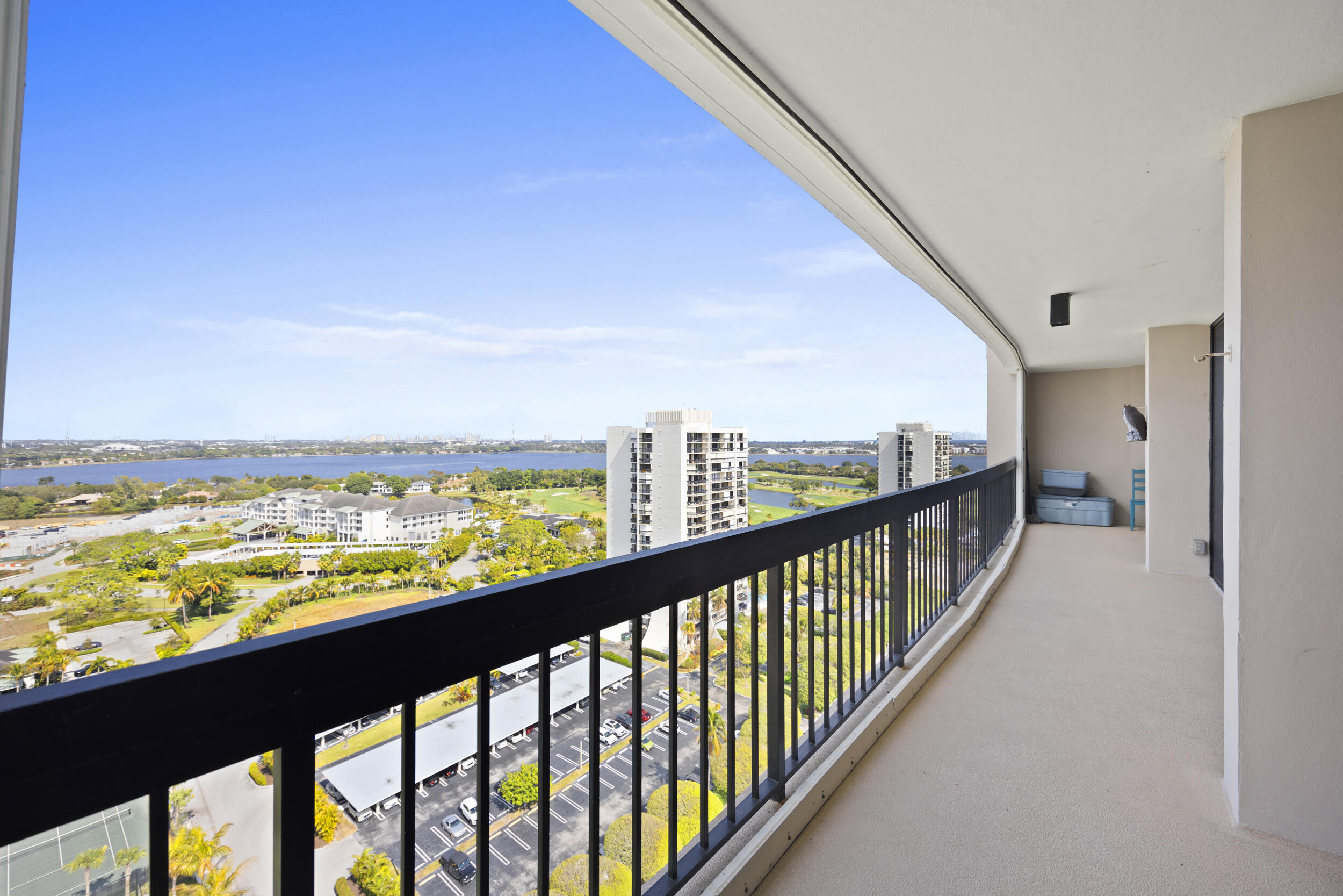 LANDS OF THE PRESIDENT CONDO 7 - Residential