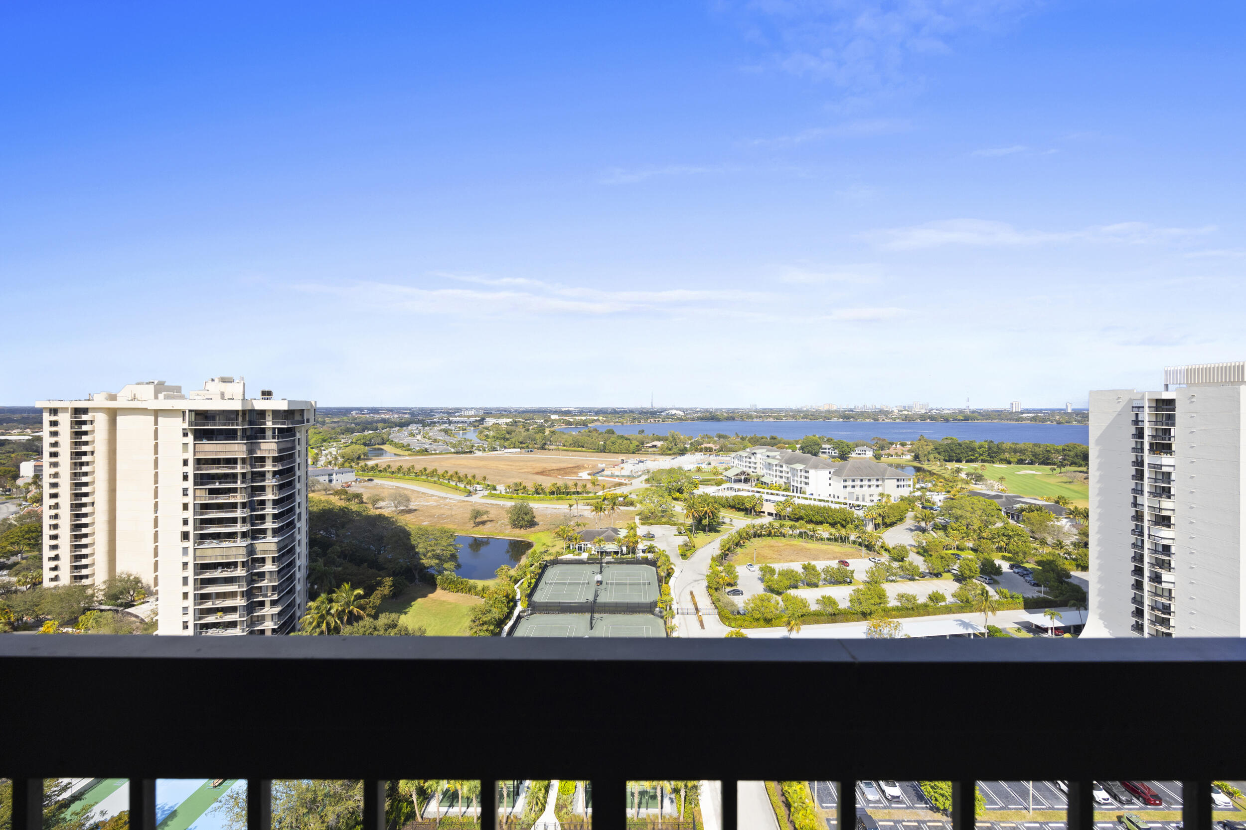 LANDS OF THE PRESIDENT CONDO 7 - Residential