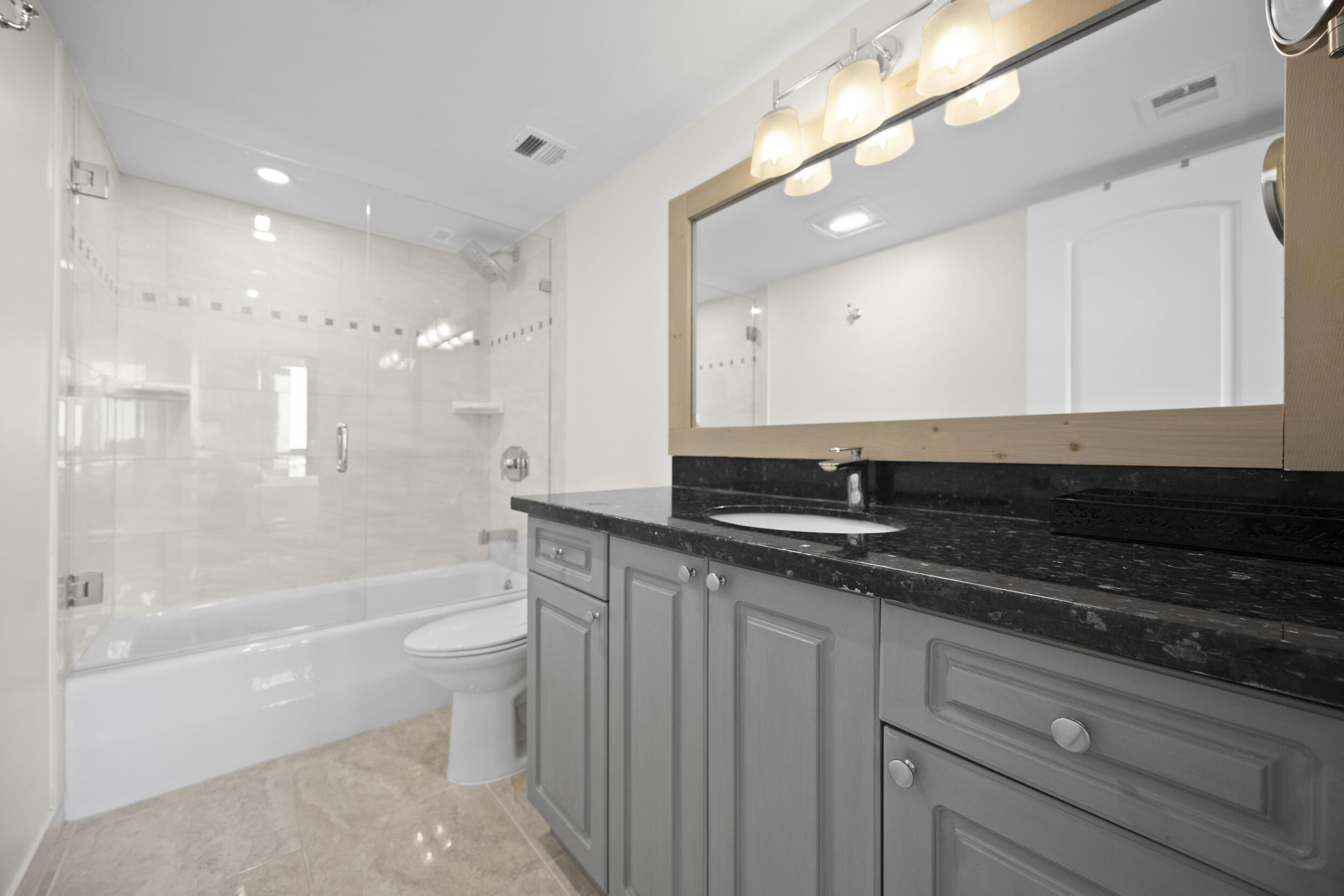 LANDS OF THE PRESIDENT CONDO 7 - Residential