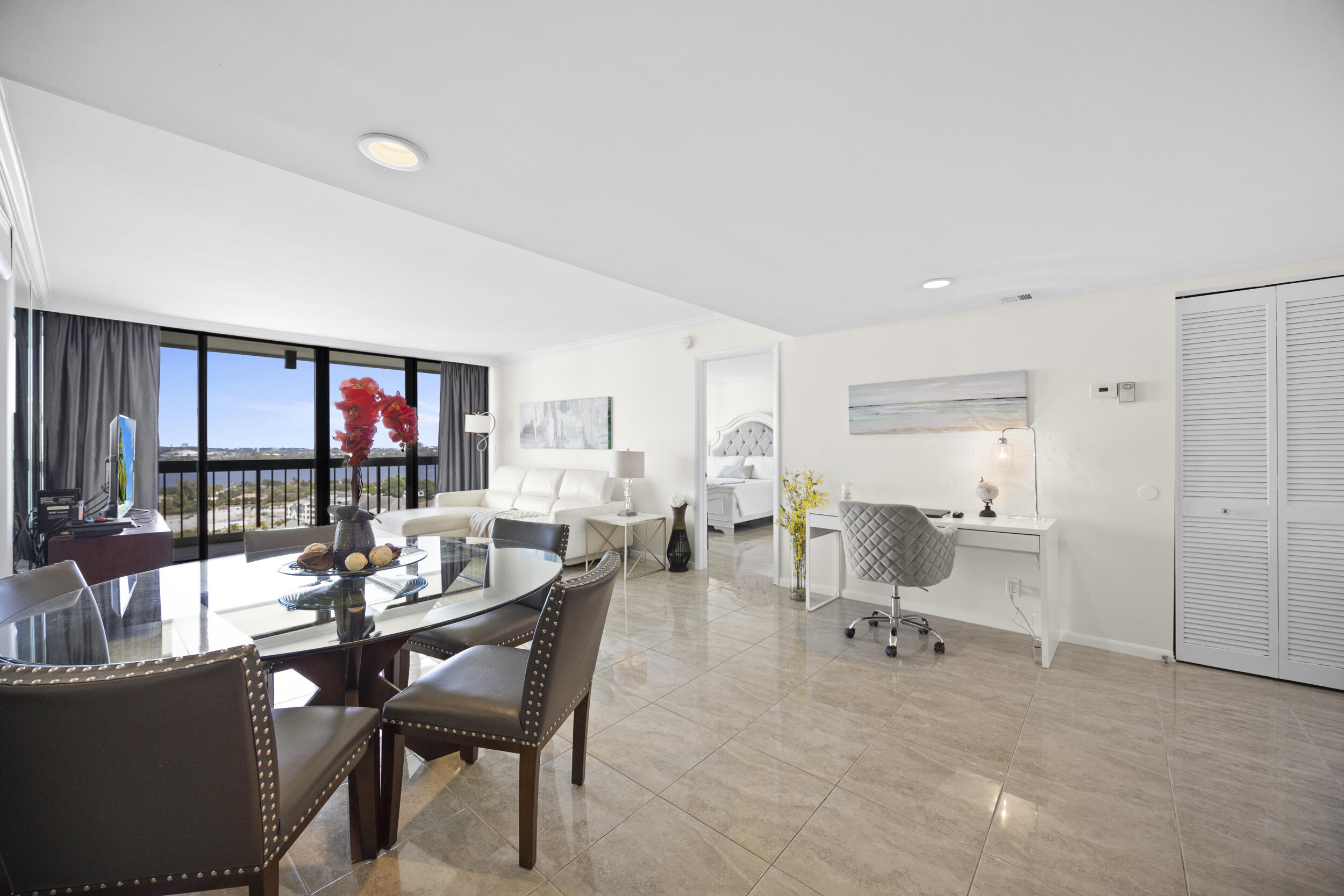 LANDS OF THE PRESIDENT CONDO 7 - Residential