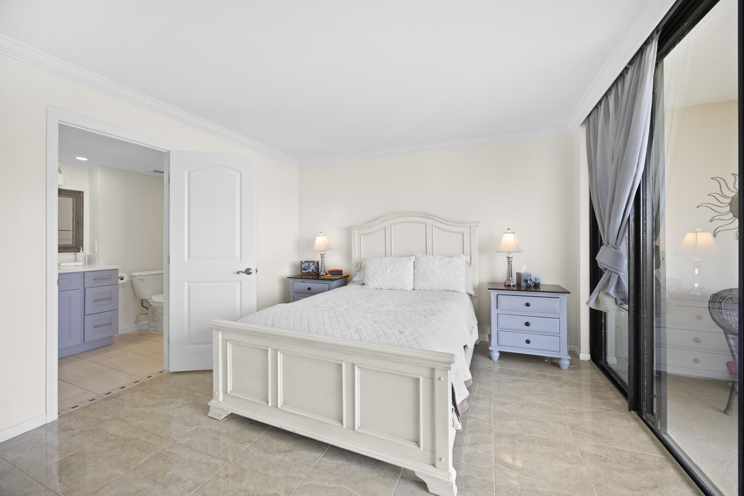 LANDS OF THE PRESIDENT CONDO 7 - Residential