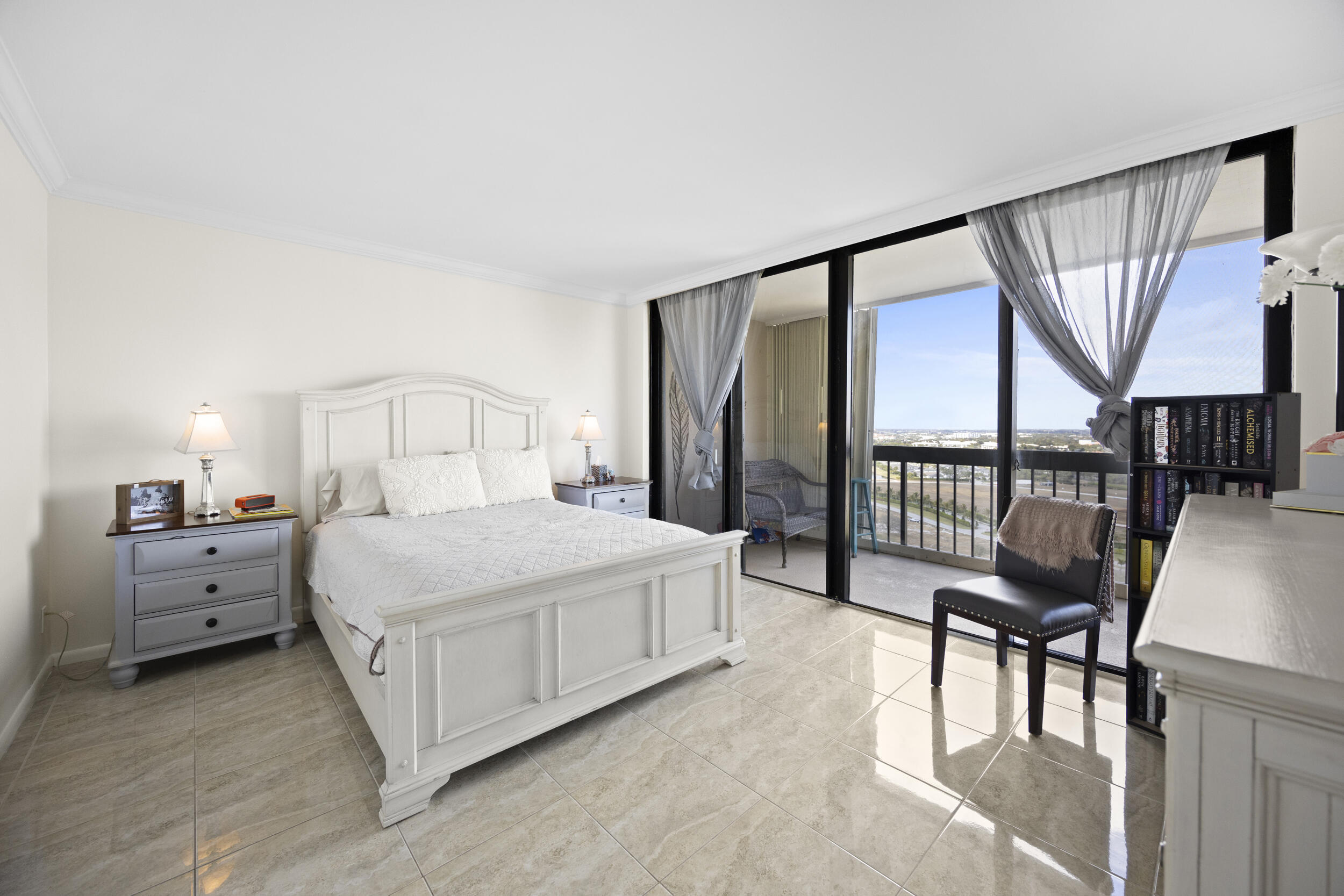 LANDS OF THE PRESIDENT CONDO 7 - Residential