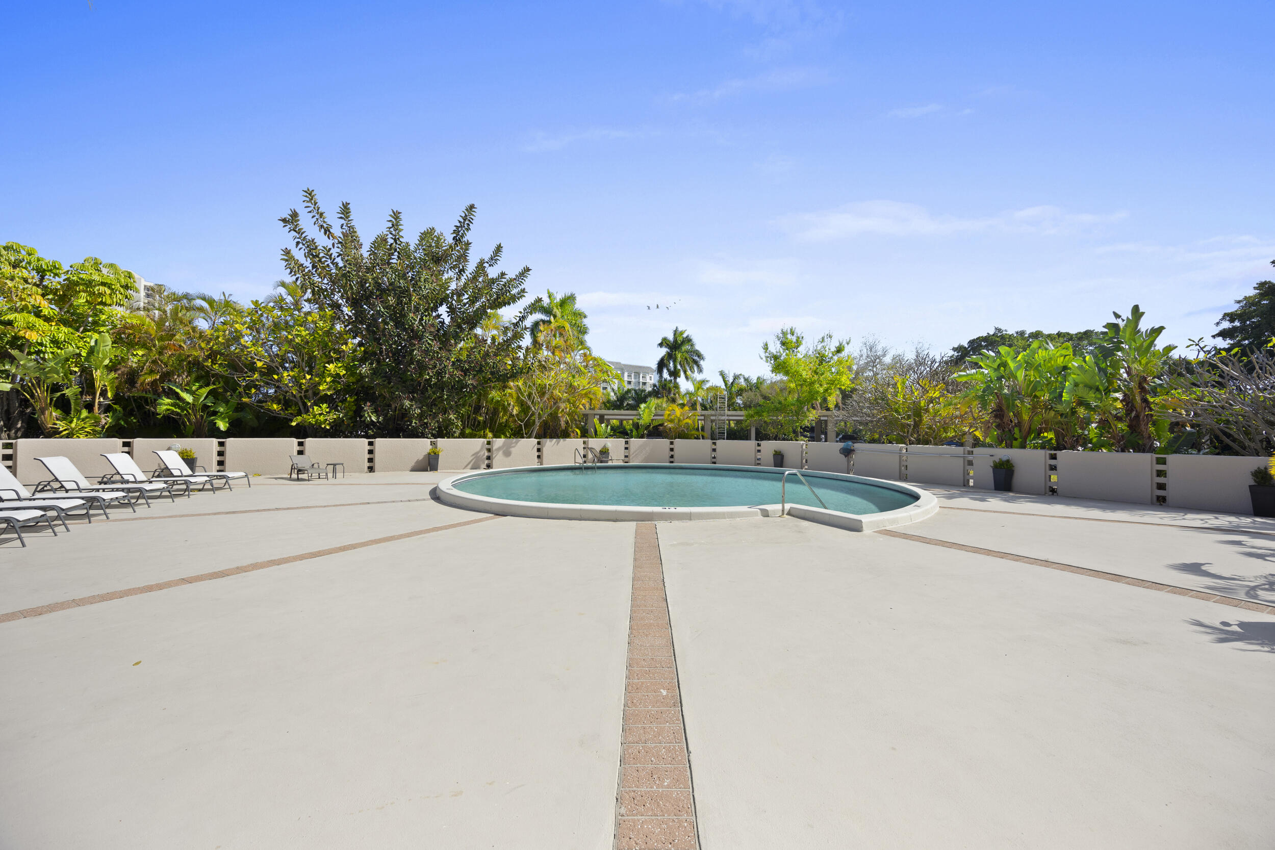 LANDS OF THE PRESIDENT CONDO 7 - Residential