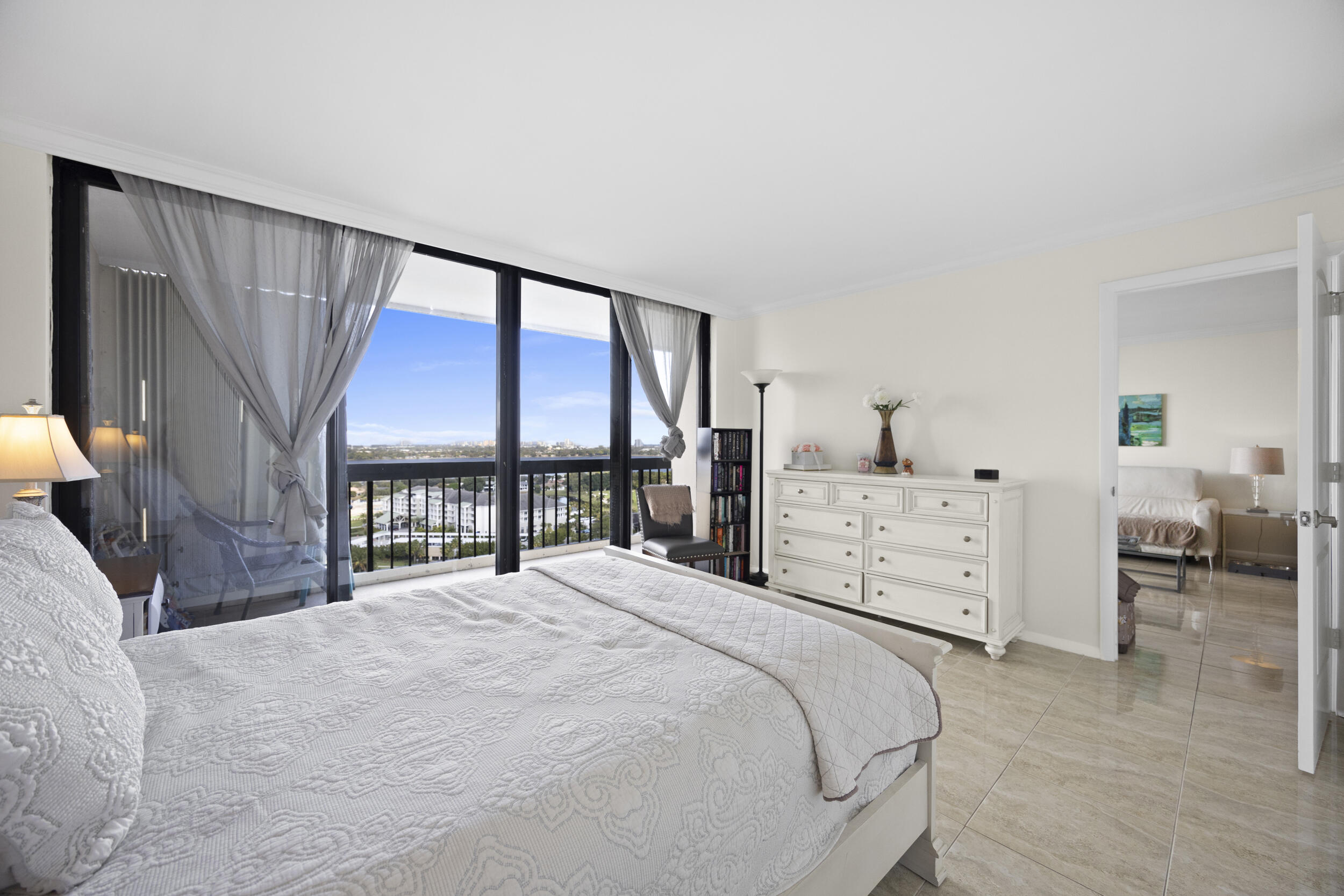 LANDS OF THE PRESIDENT CONDO 7 - Residential