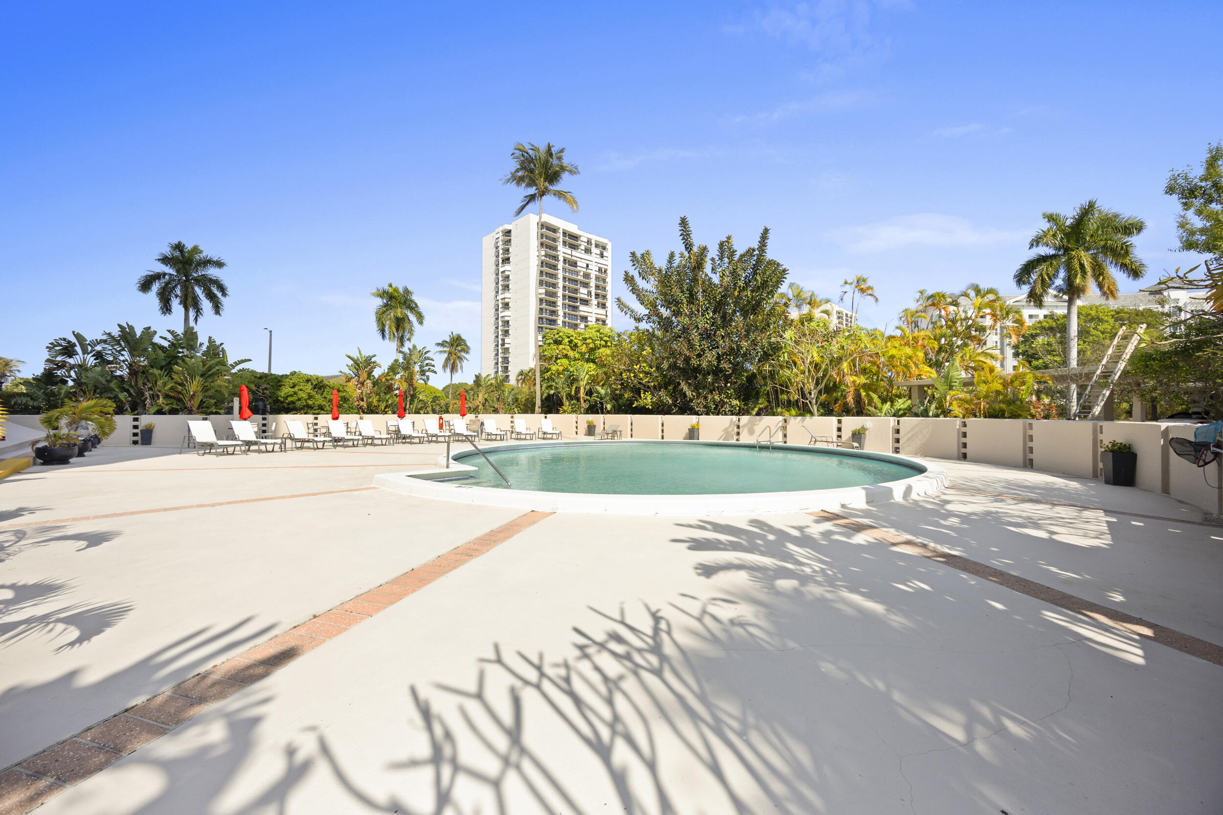 LANDS OF THE PRESIDENT CONDO 7 - Residential