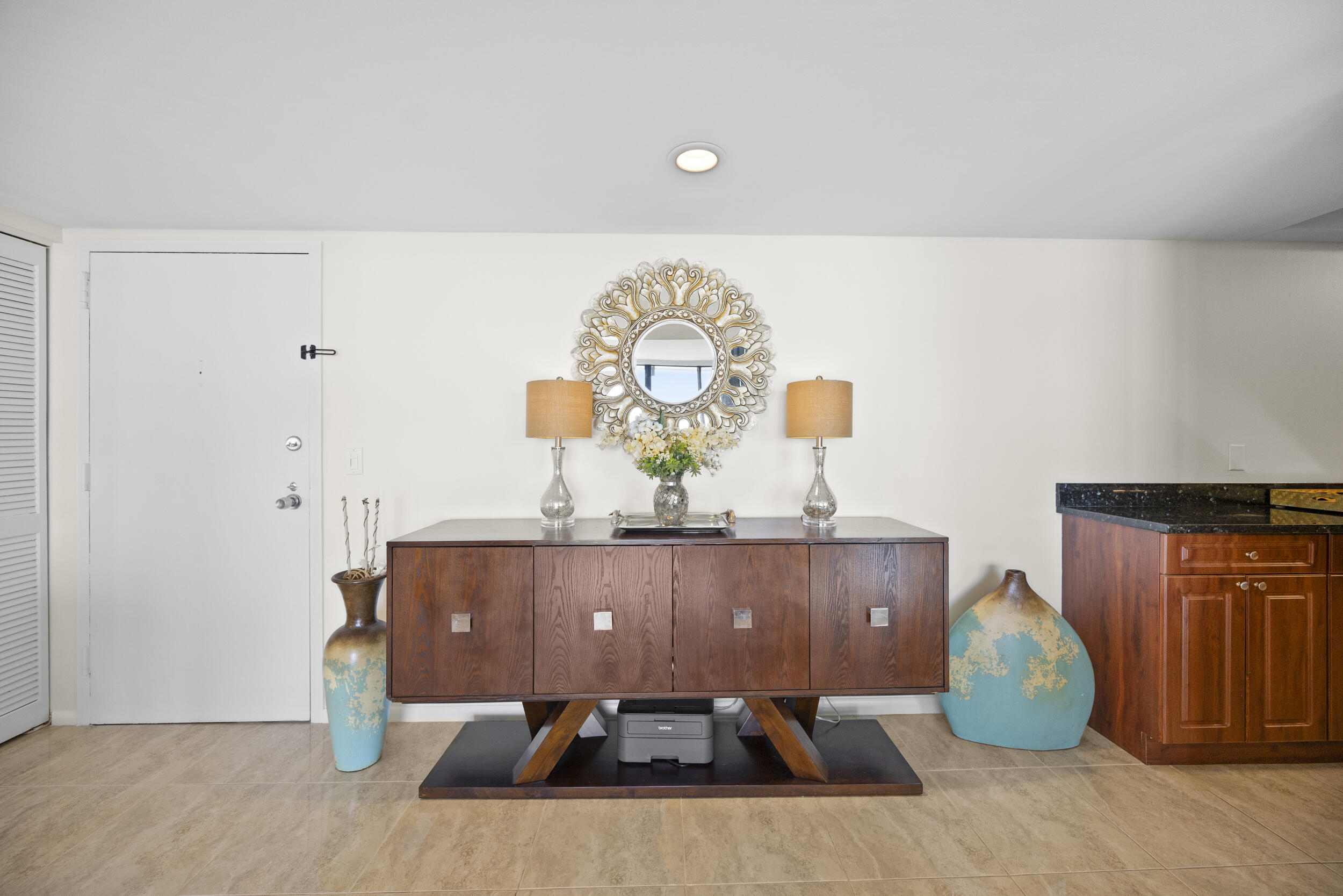 LANDS OF THE PRESIDENT CONDO 7 - Residential