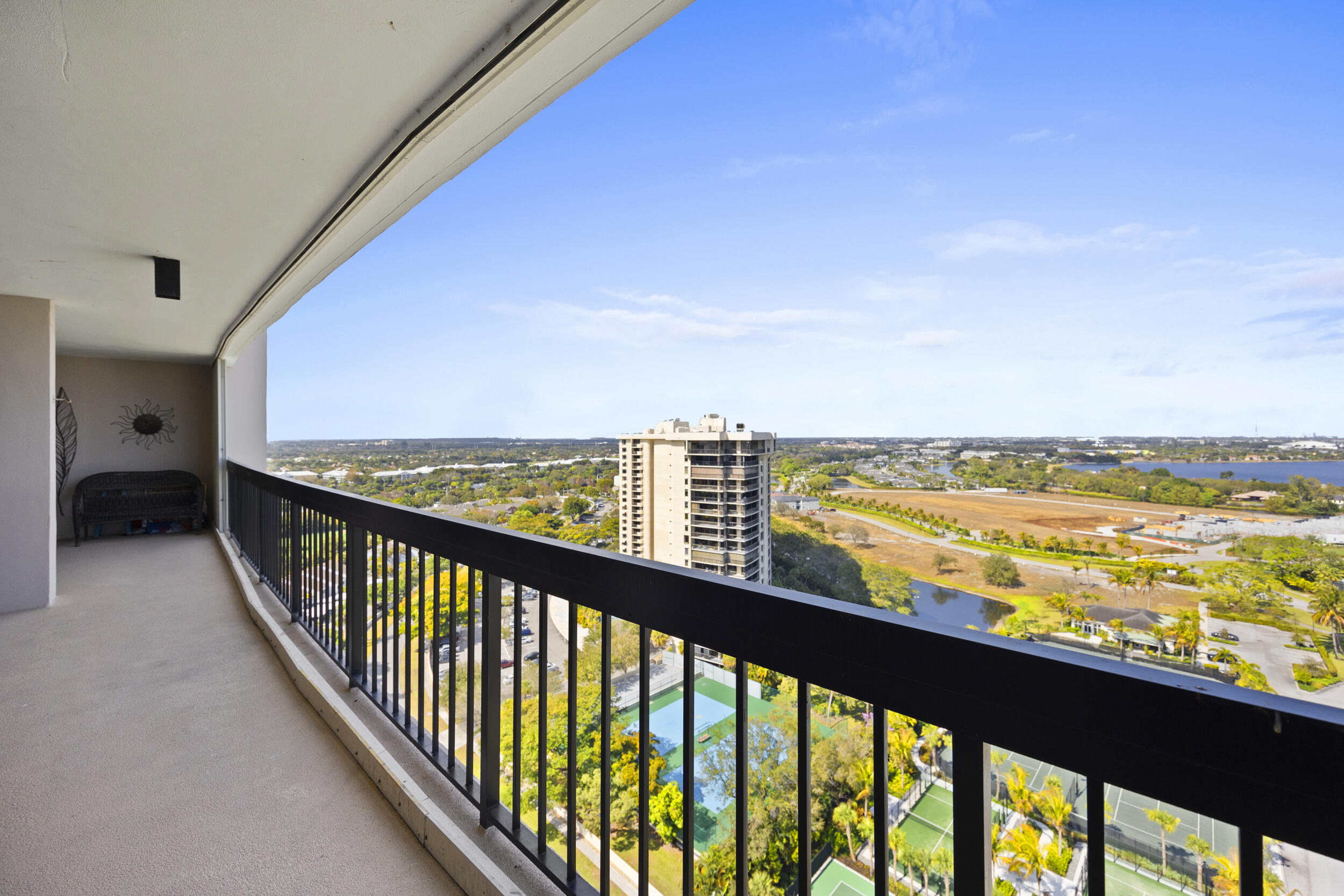 LANDS OF THE PRESIDENT CONDO 7 - Residential