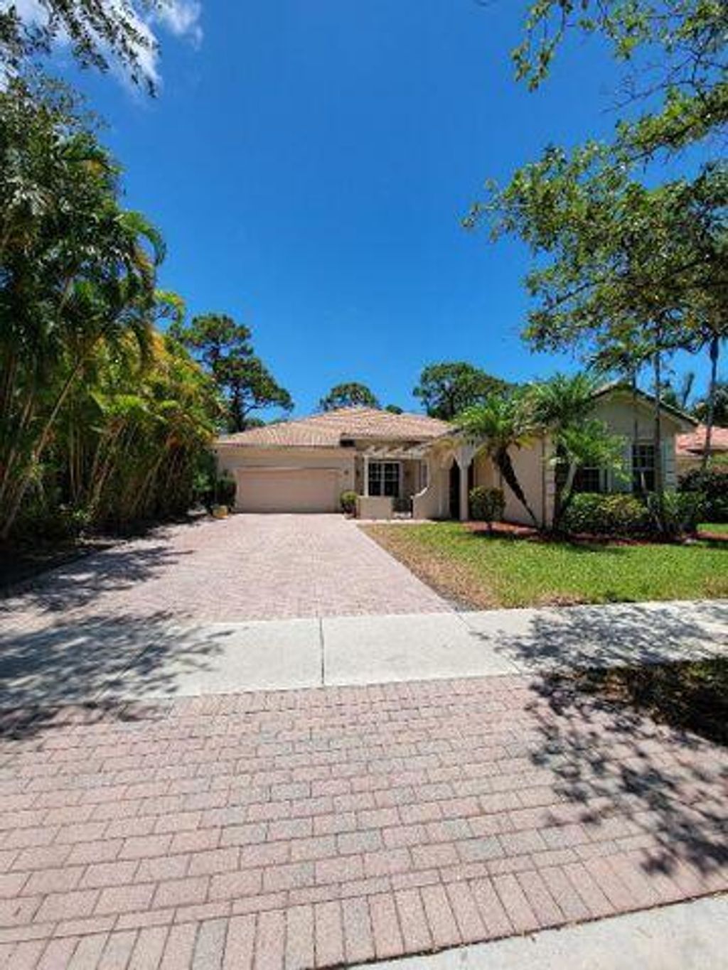 Photo of 103 Via Bosque, Jupiter, FL 33458 (MLS # R10731505)