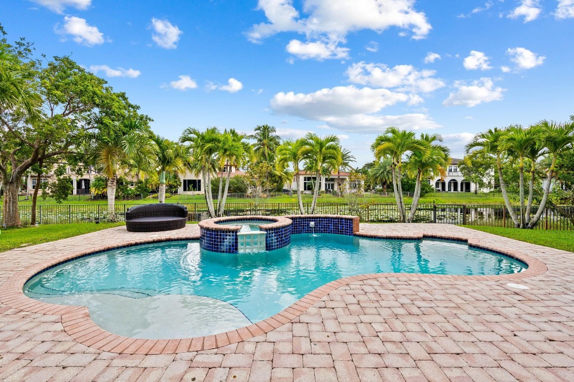 Heron Bay Northeast 173-9 - Residential