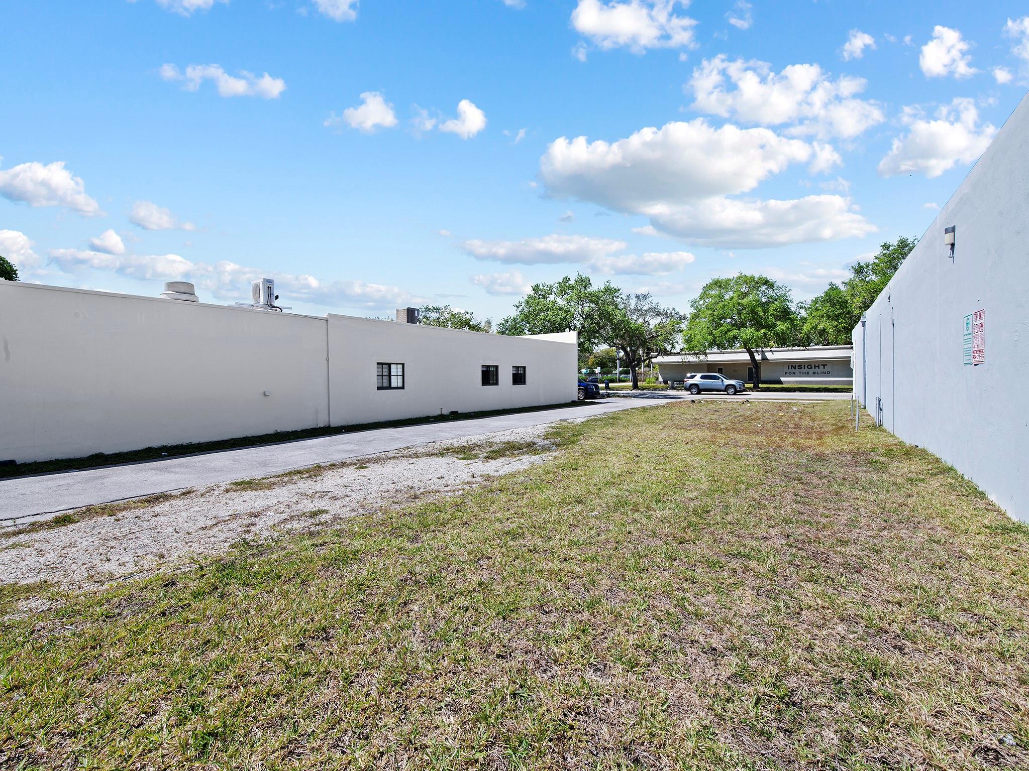 1408, 1404 NE 4th Ave