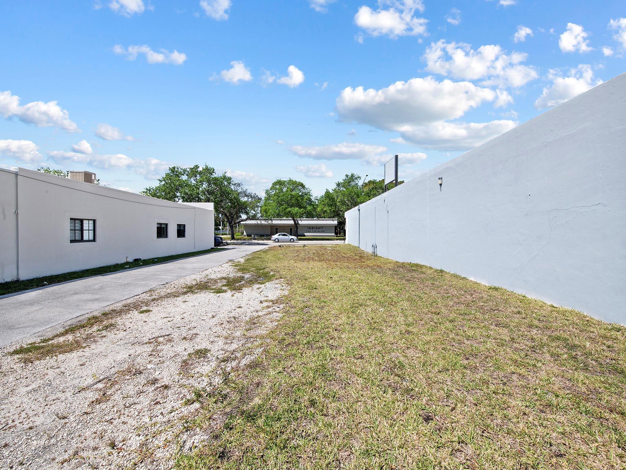 1408, 1404 NE 4th Ave