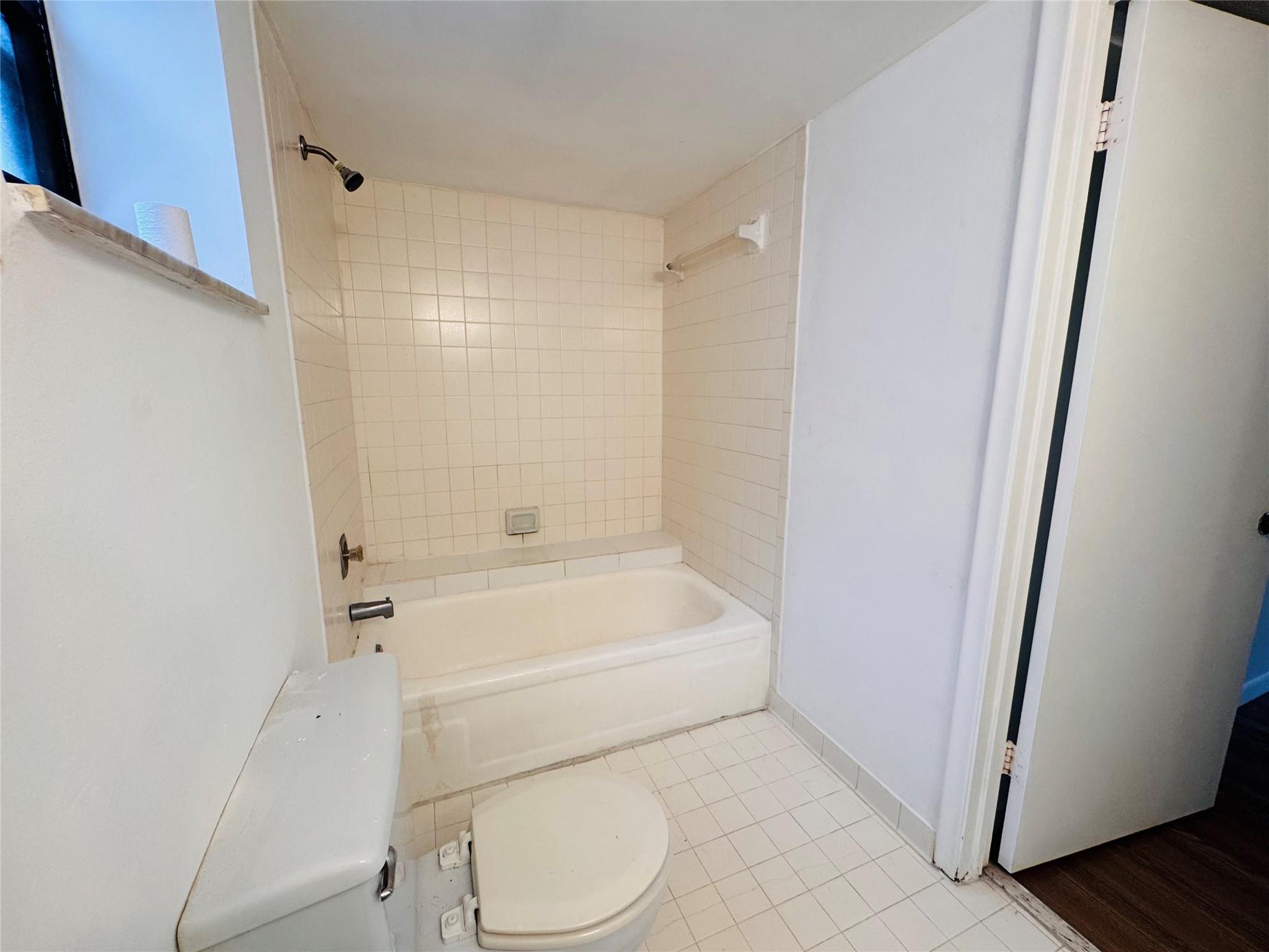 Presidential Golfview - Residential Lease