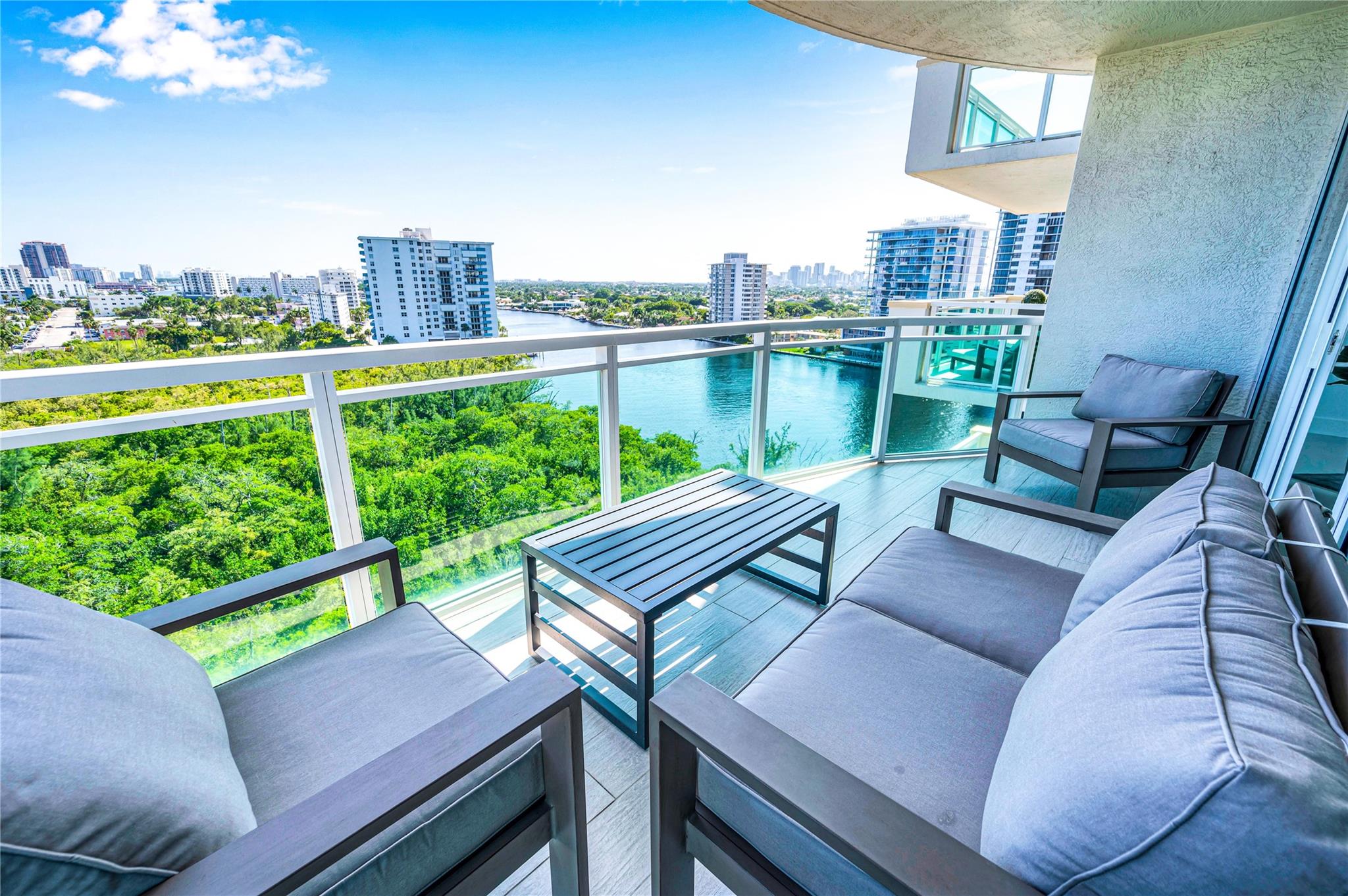 Le Club International - Residential