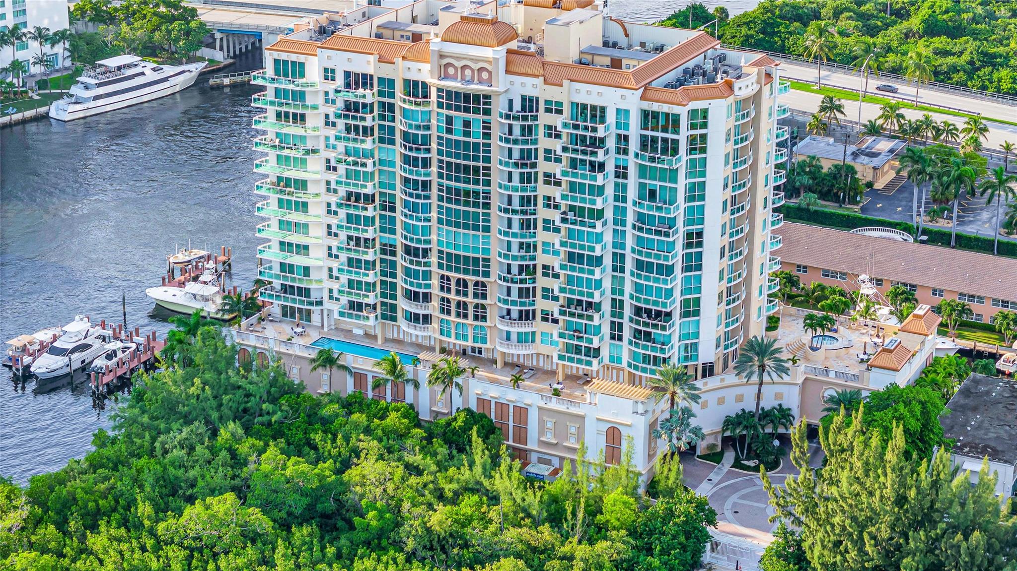 Le Club International - Residential