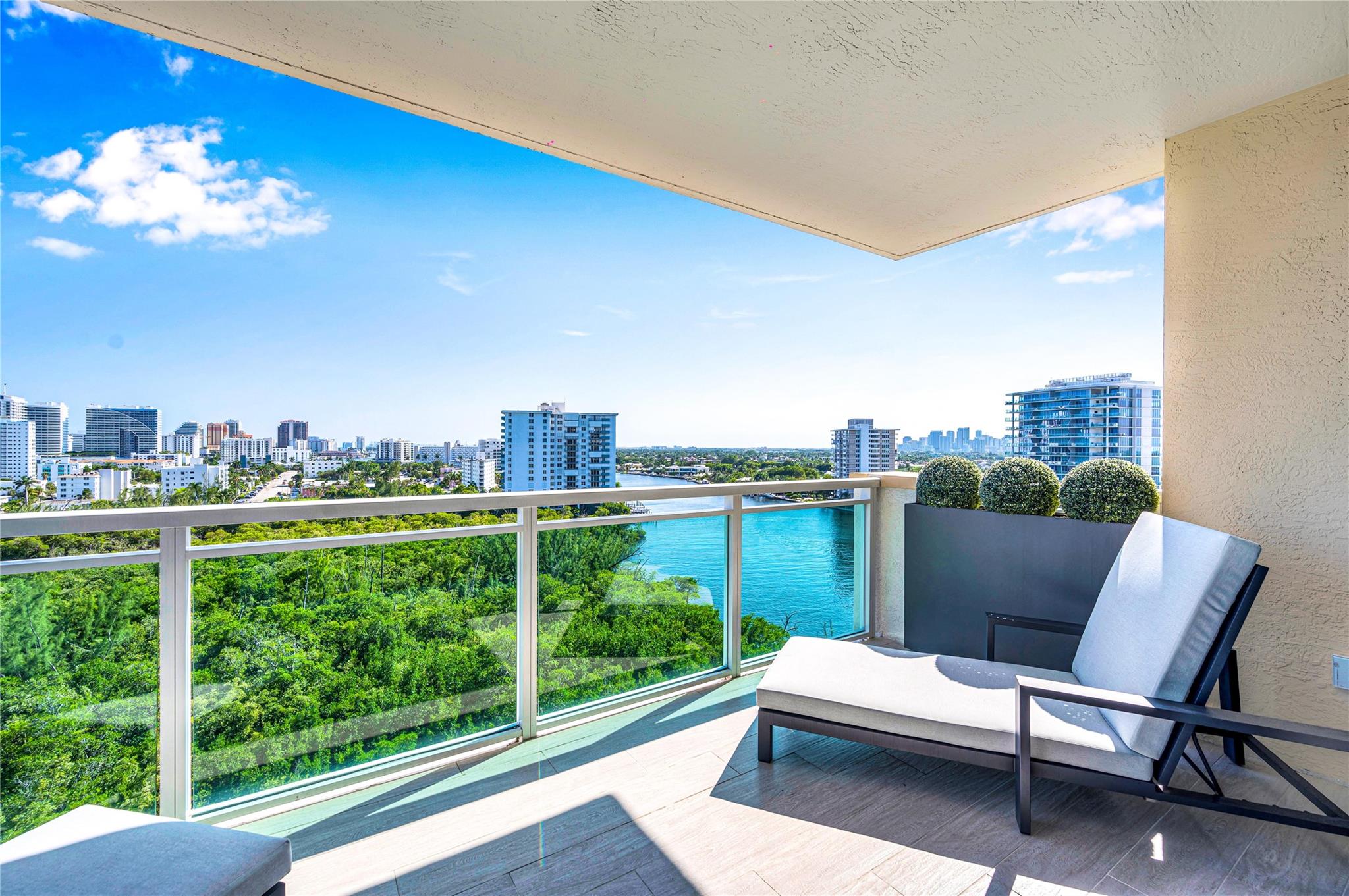 Le Club International - Residential