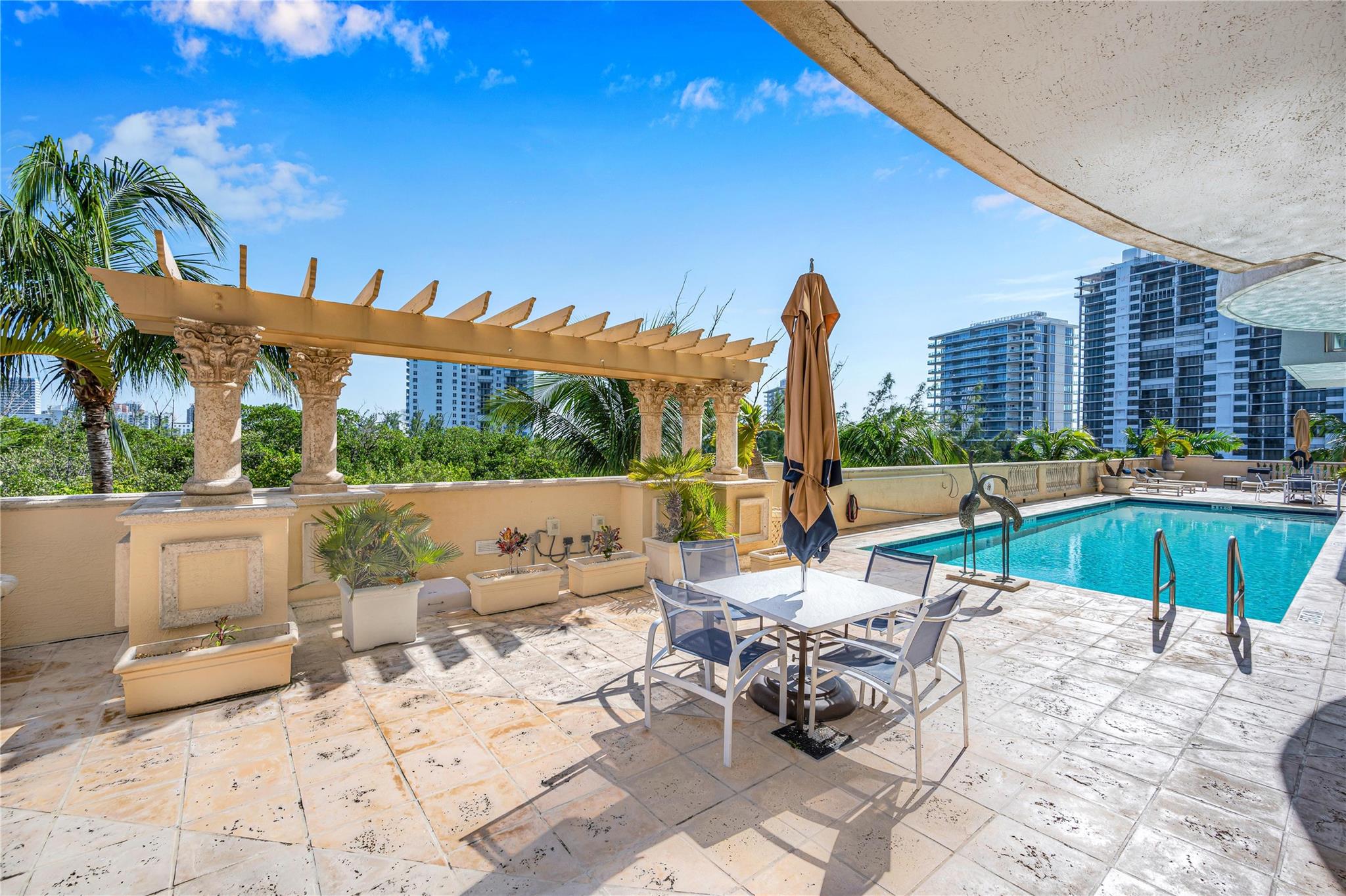 Le Club International - Residential