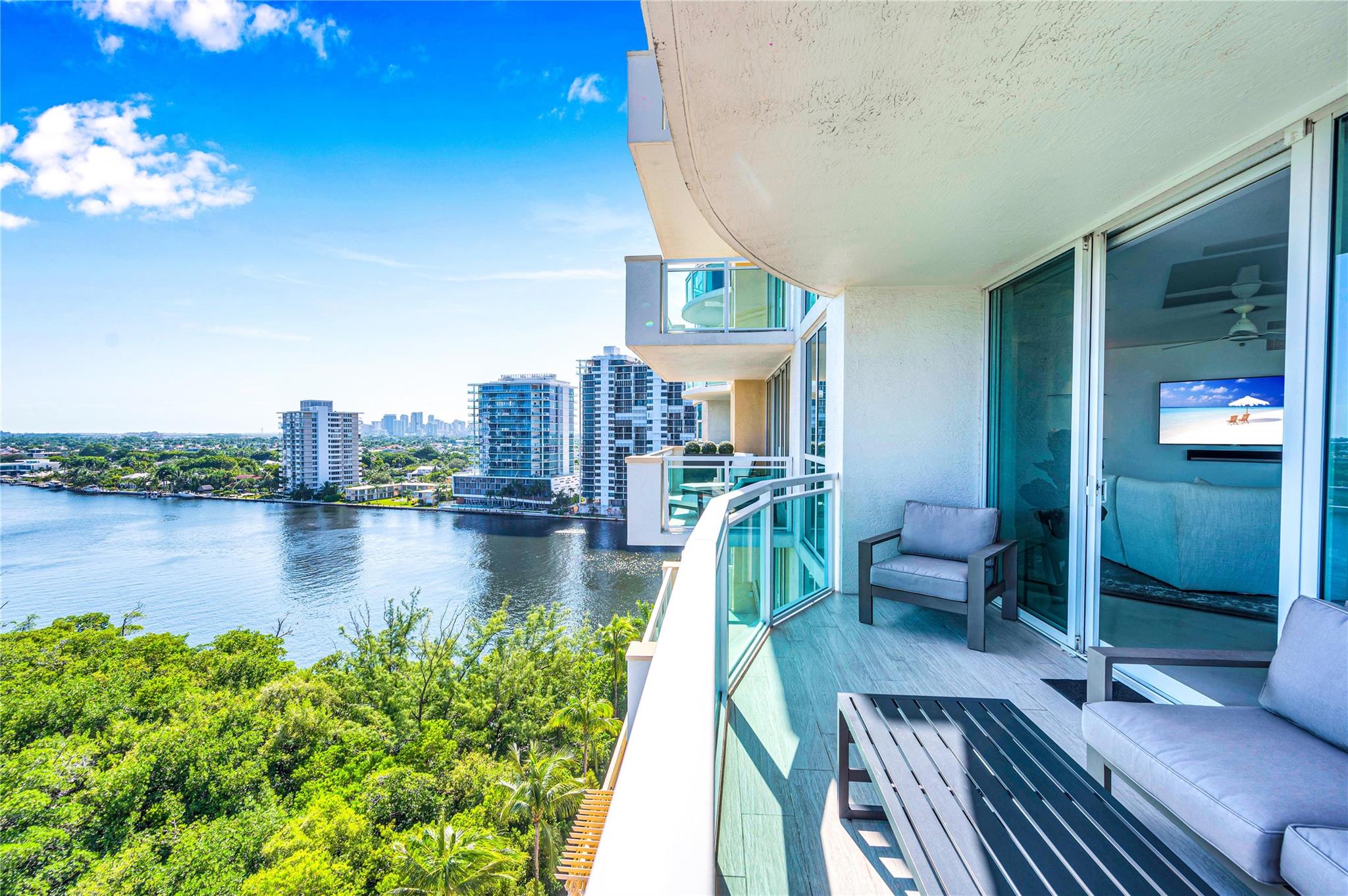 Le Club International - Residential