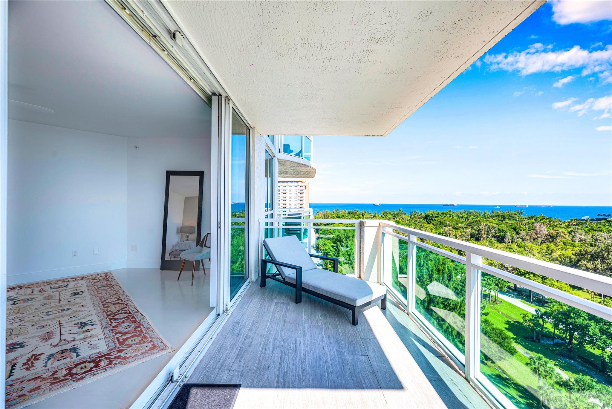 Le Club International - Residential