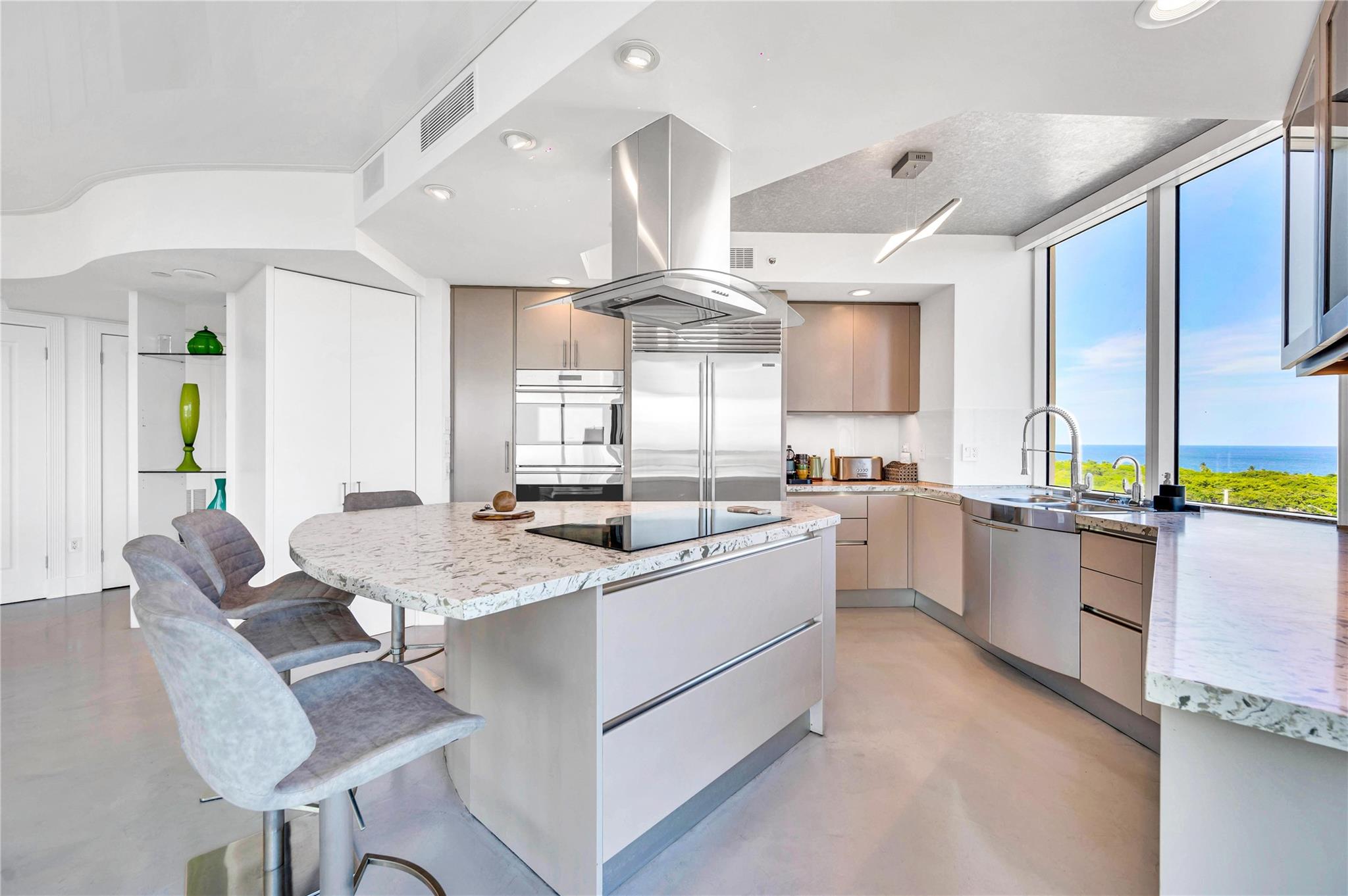 Le Club International - Residential