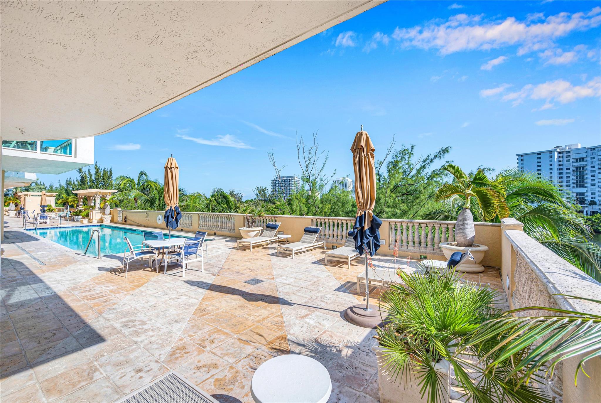 Le Club International - Residential