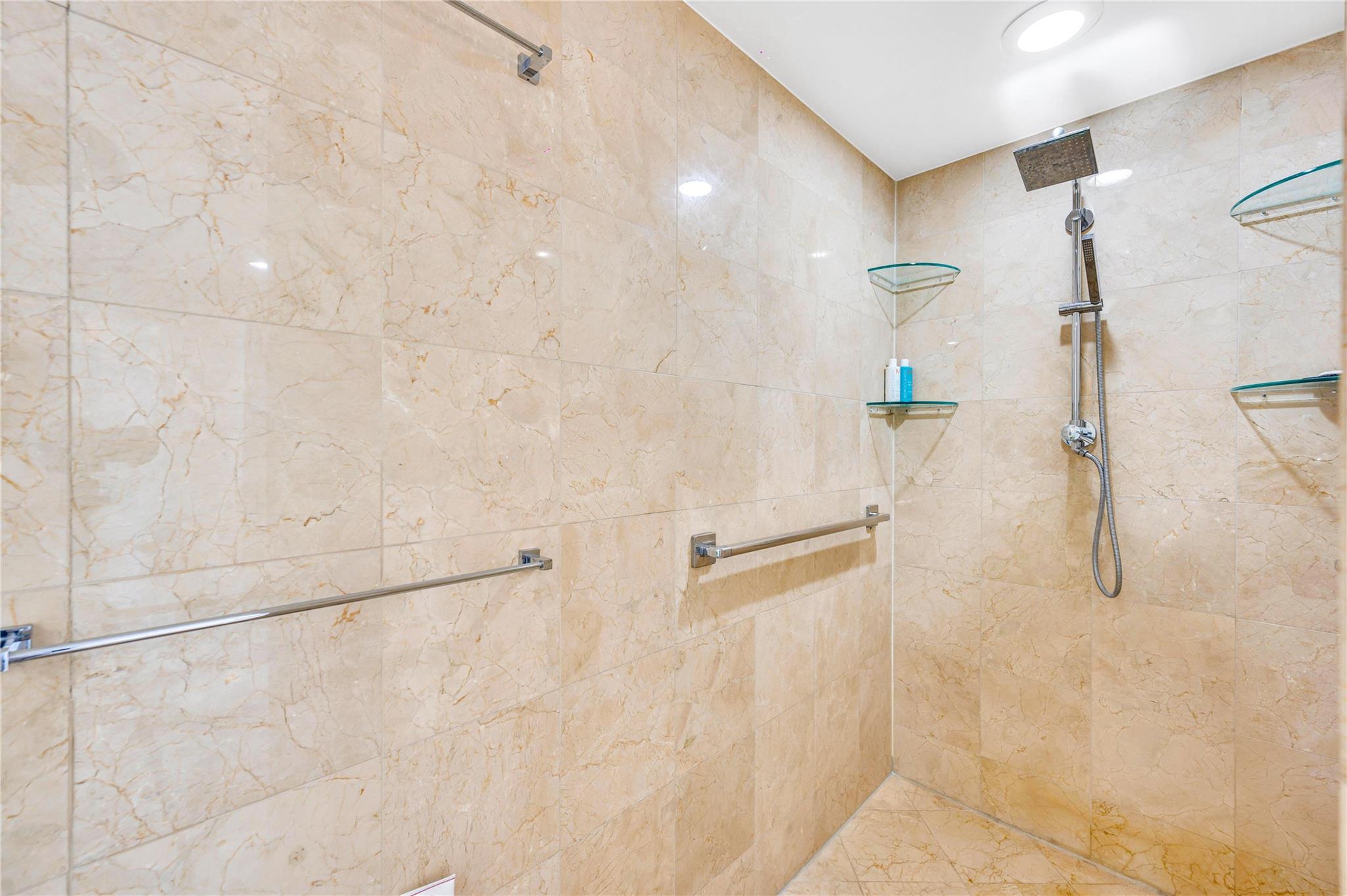 Le Club International - Residential