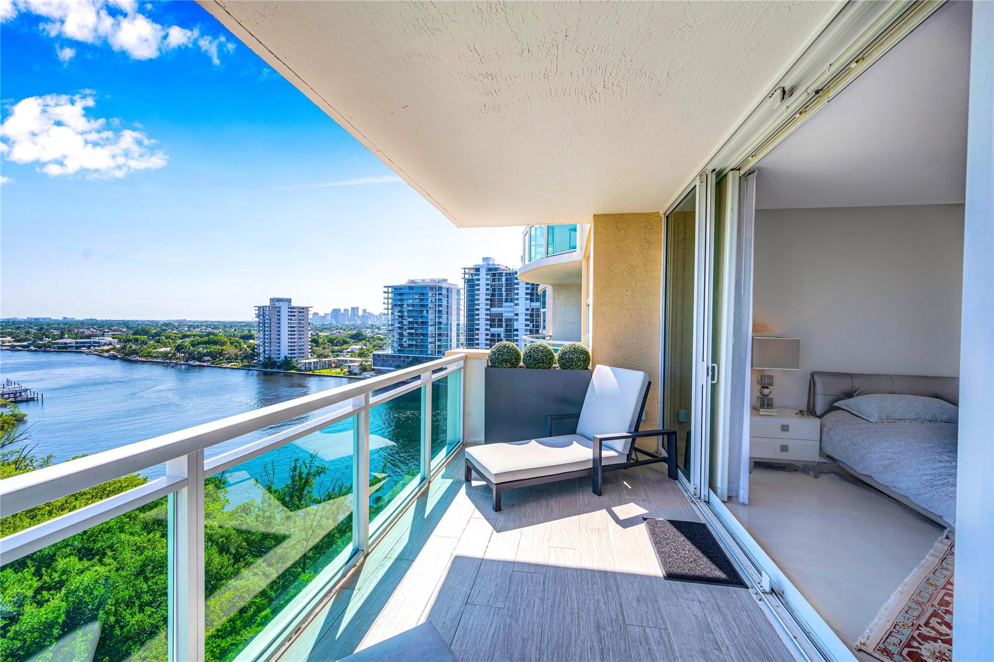 Le Club International - Residential