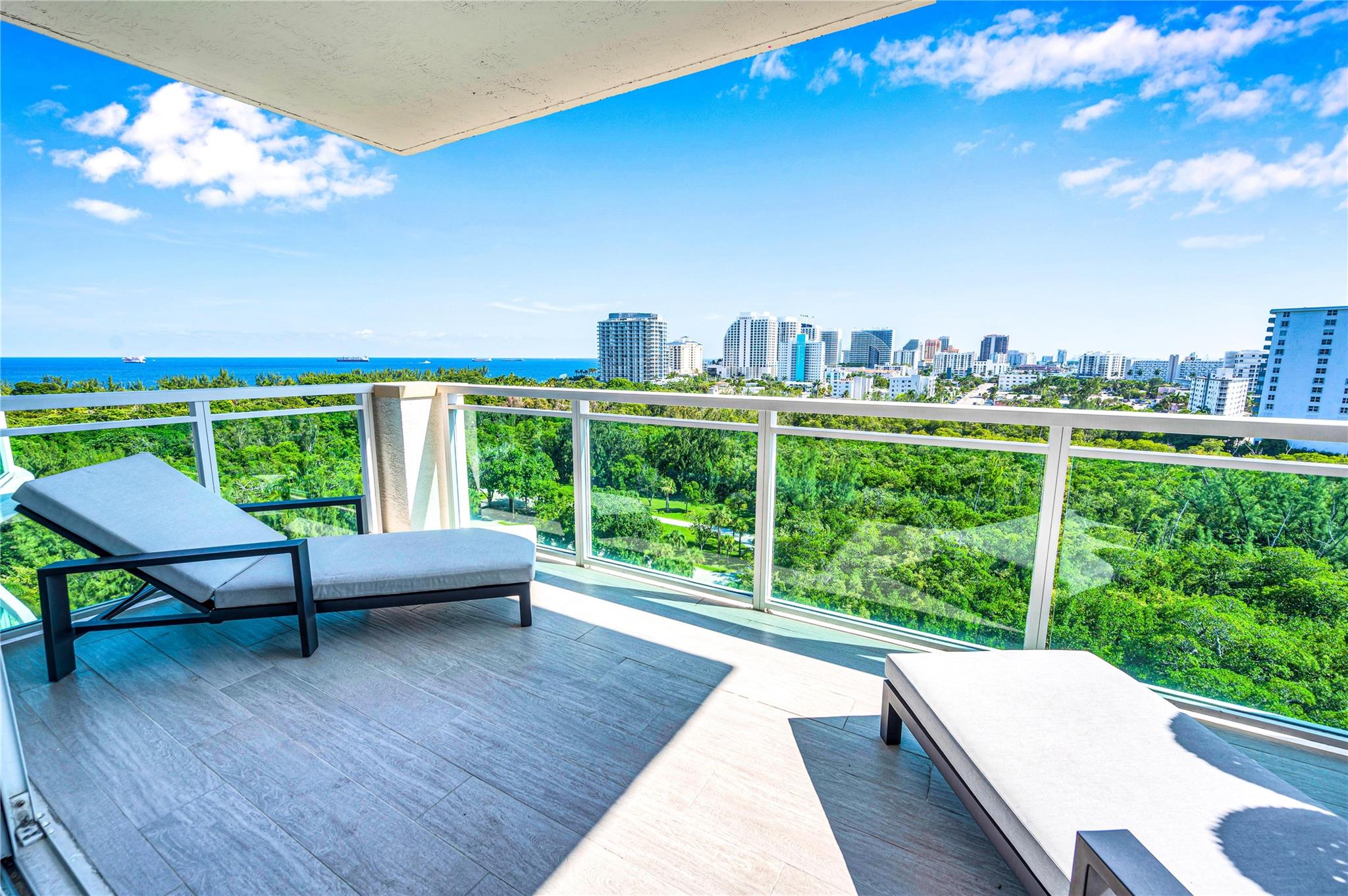 Le Club International - Residential