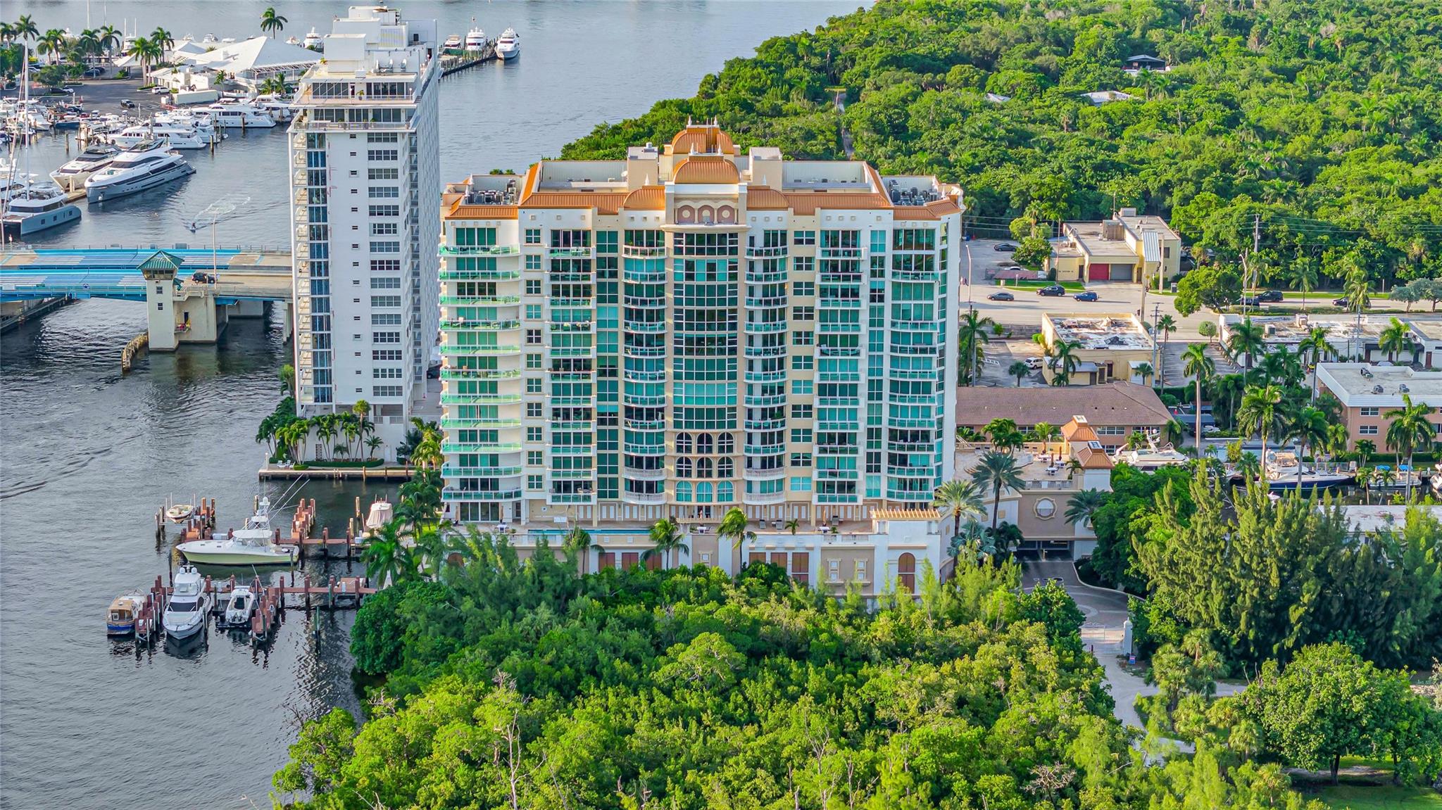 Le Club International - Residential
