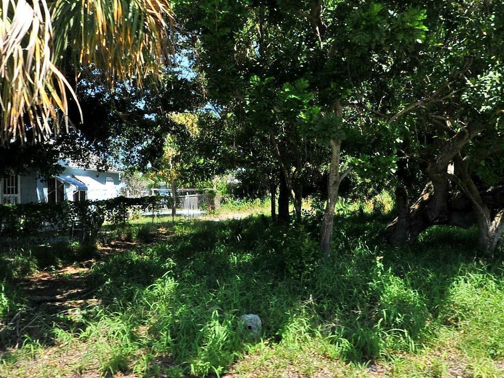 Photo of 1704 N 15th N Street, Fort Pierce, FL 34950 (MLS # R10867970)